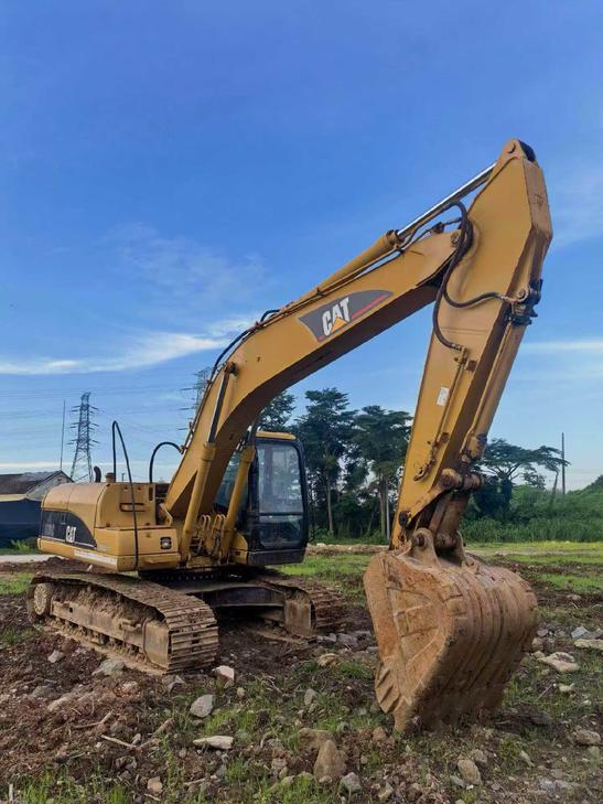 Buy Caterpillar 320C Used Excavator / 1