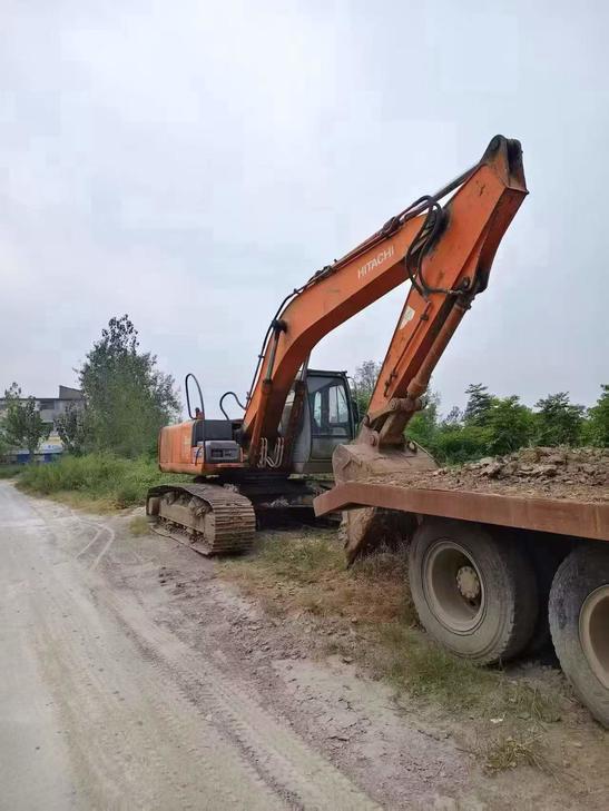 Buy Hitachi EX210 Used Excavator / 1