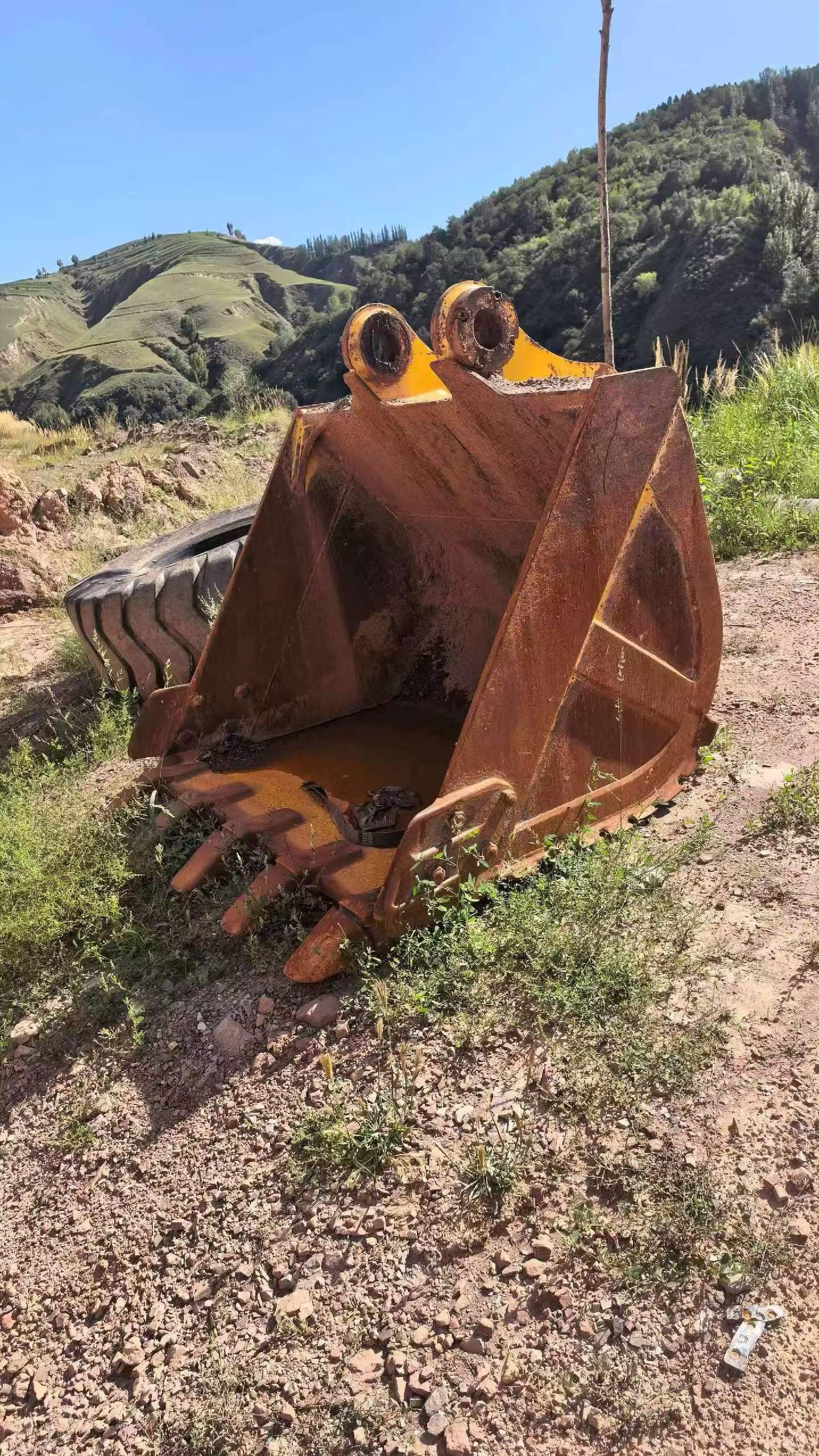 Buy Sumitomo SH240-3 Used Excavator / 2