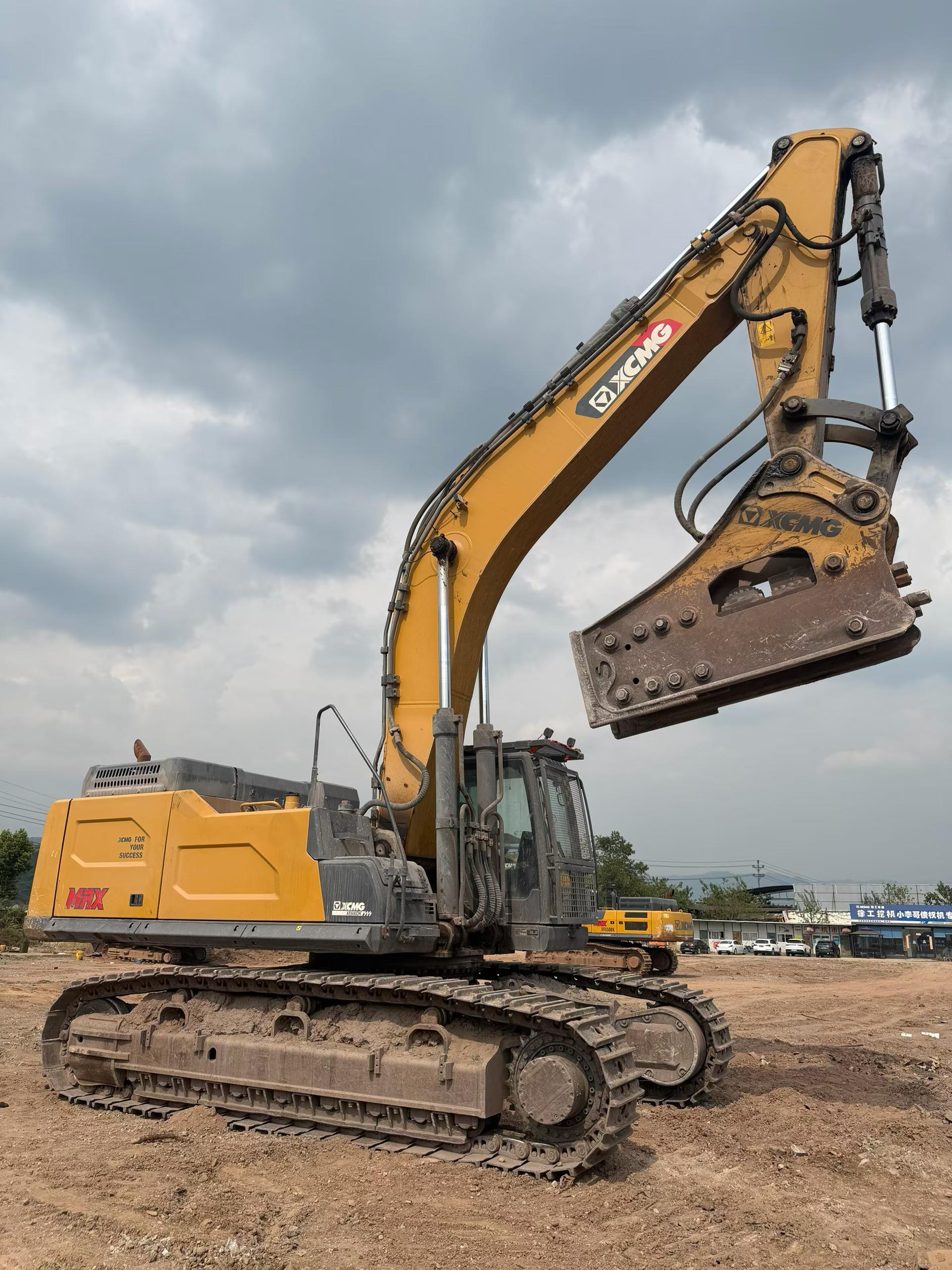 Buy XCMG XE600DK Used Excavator / 4