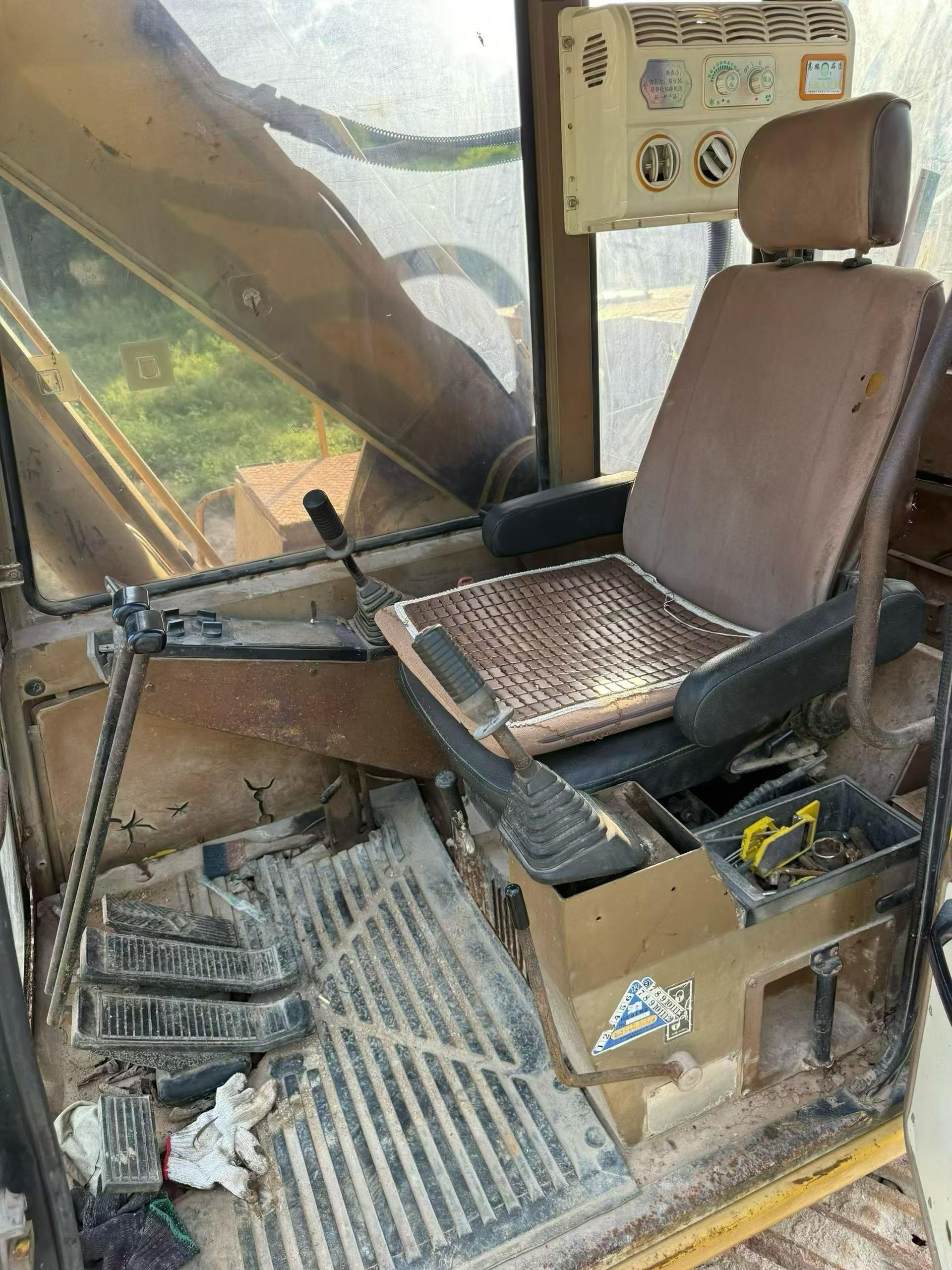 Buy Caterpillar E200B Used Excavator / 5