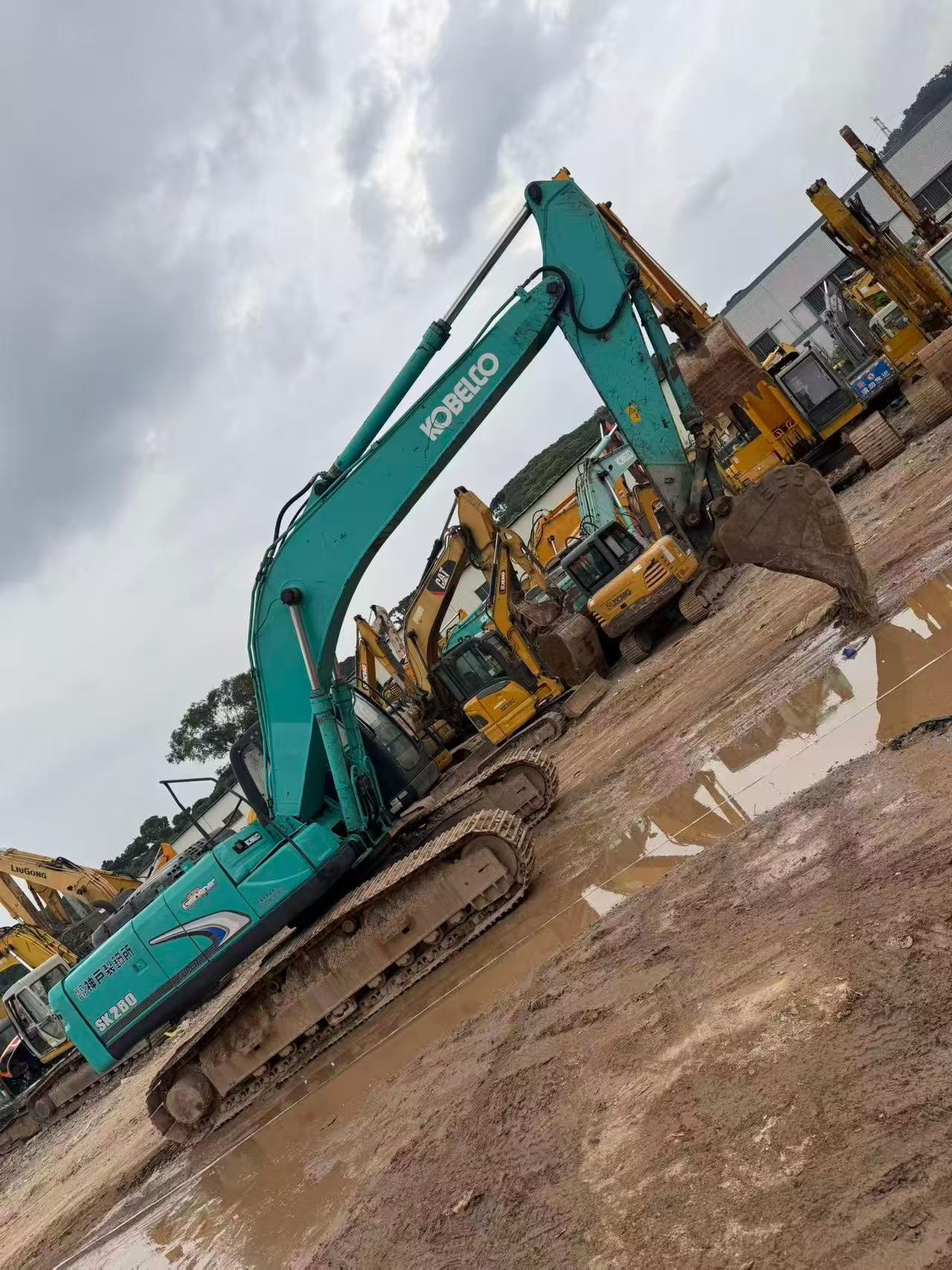 Buy Kobelco SK260LC-8 Used Excavator / 2