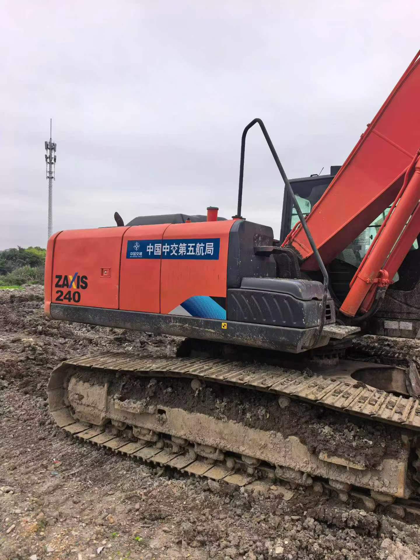 Buy Hitachi ZX240-5A Used Excavator / 2