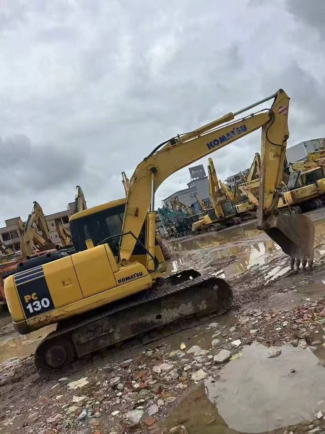 Buy Komatsu PC130-7 Used Excavator / 4