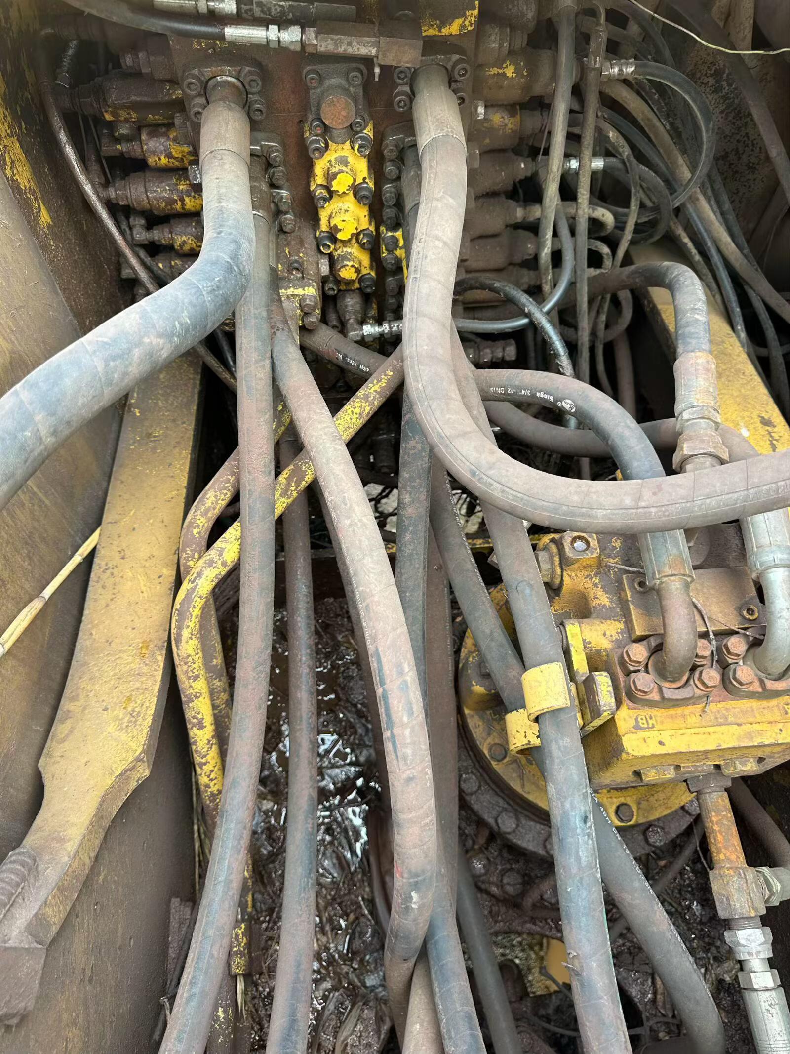 Buy Komatsu PC200-7 Used Excavator / 3