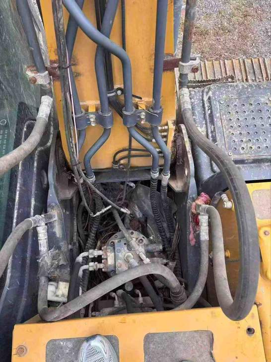 Buy XCMG XE135B Used Excavator / 1
