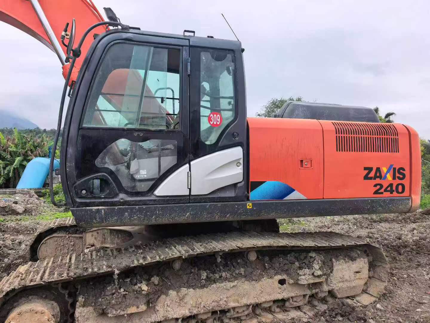 Buy Hitachi ZX240-5A Used Excavator / 6