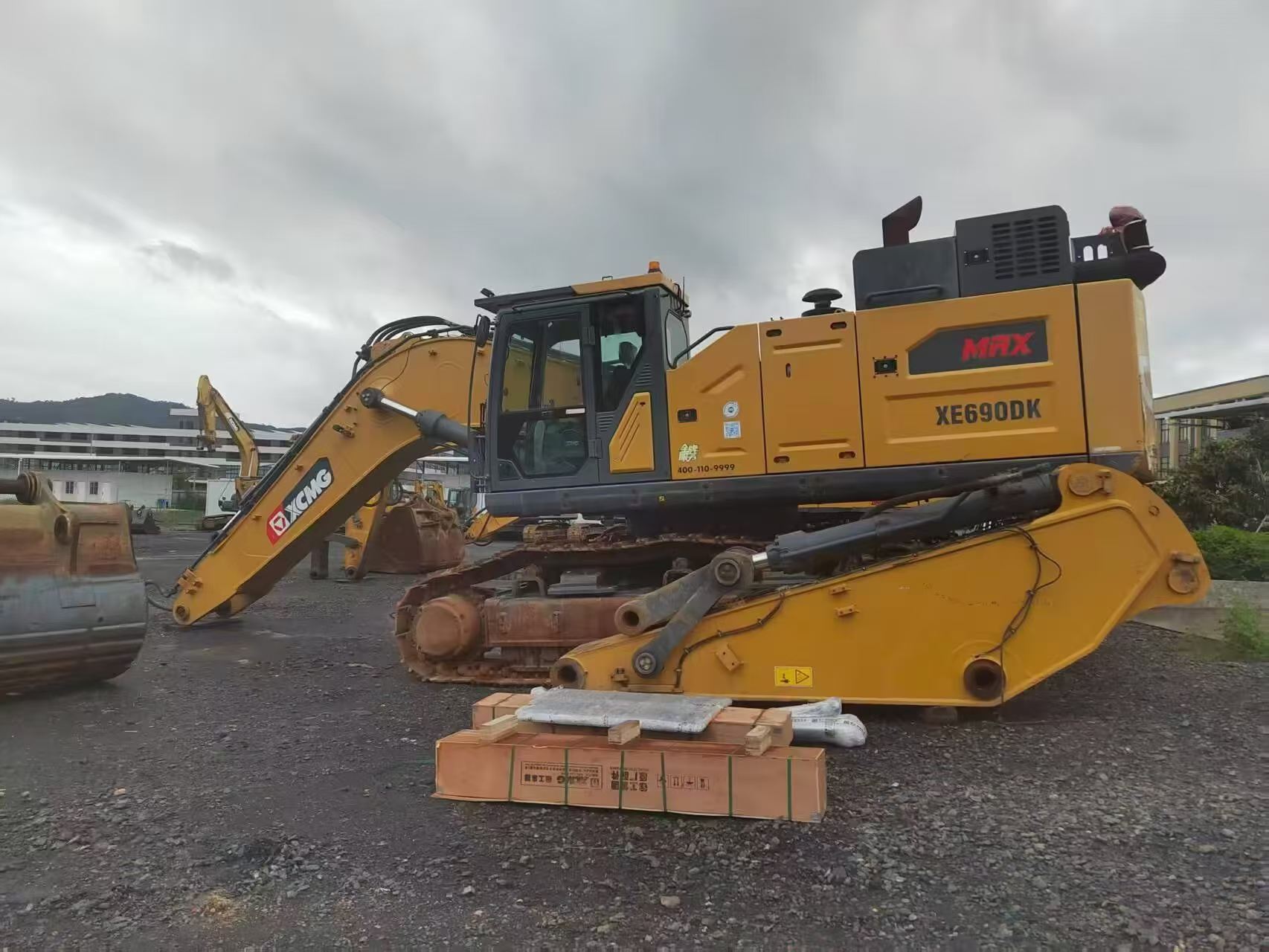Buy XCMG XE690DK Used Excavator / 3