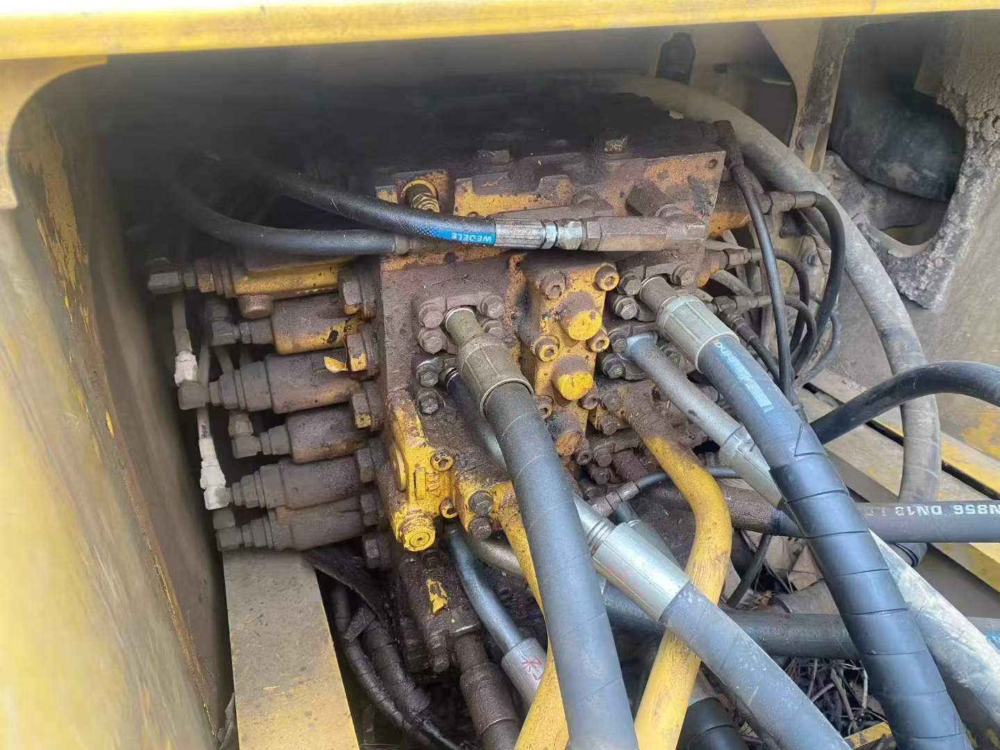 Buy Komatsu PC200 Used Excavator / 2