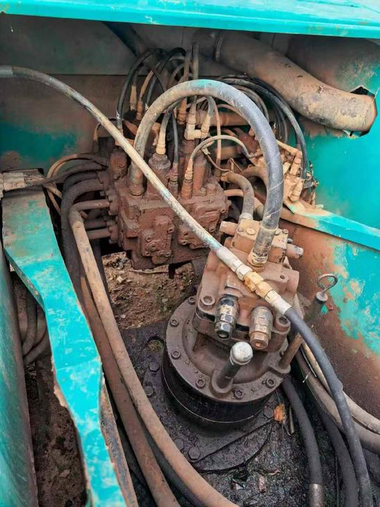 Buy Kobelco SK200 Used Excavator / 1
