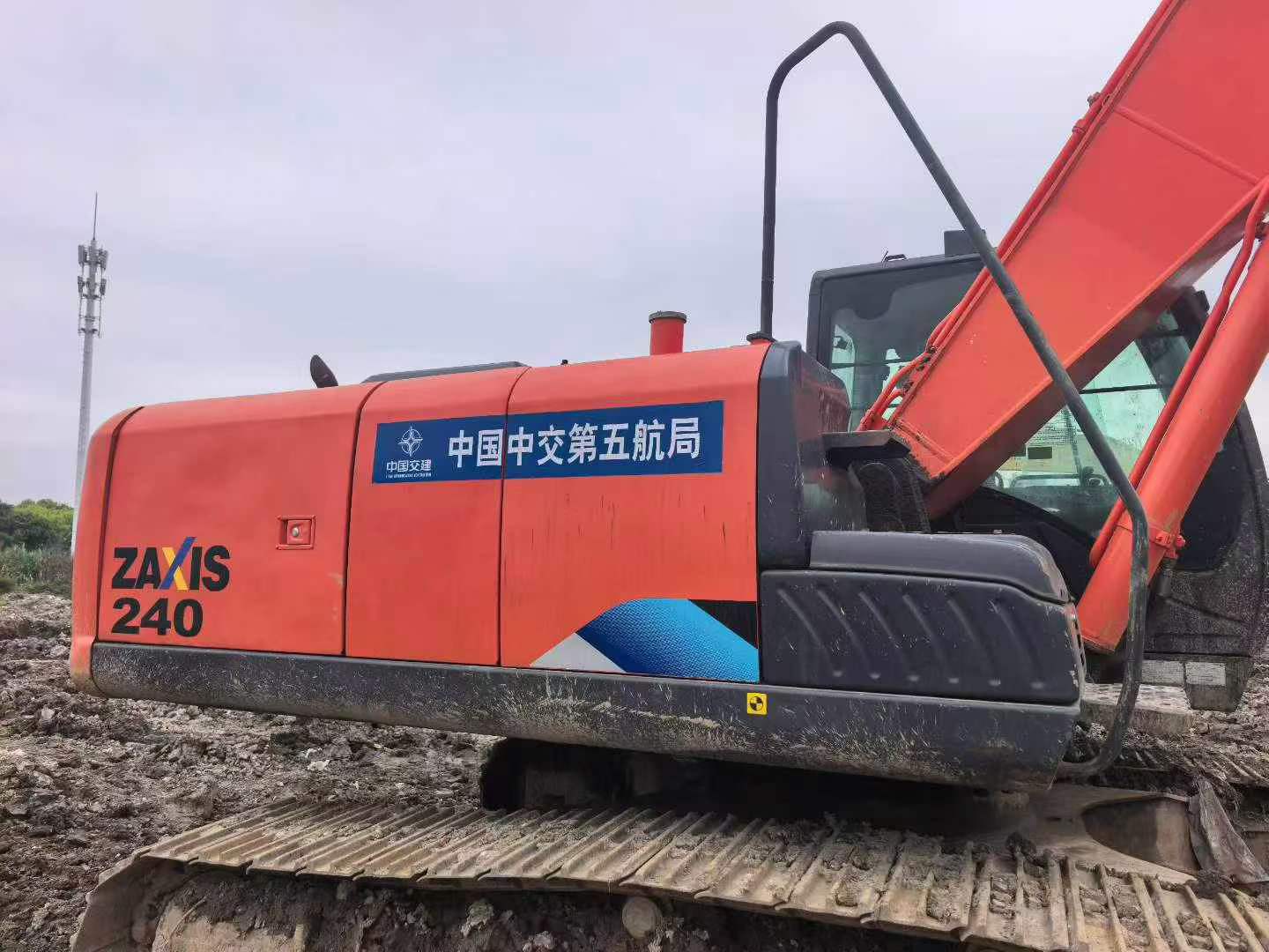 Buy Hitachi ZX240-5A Used Excavator / 8
