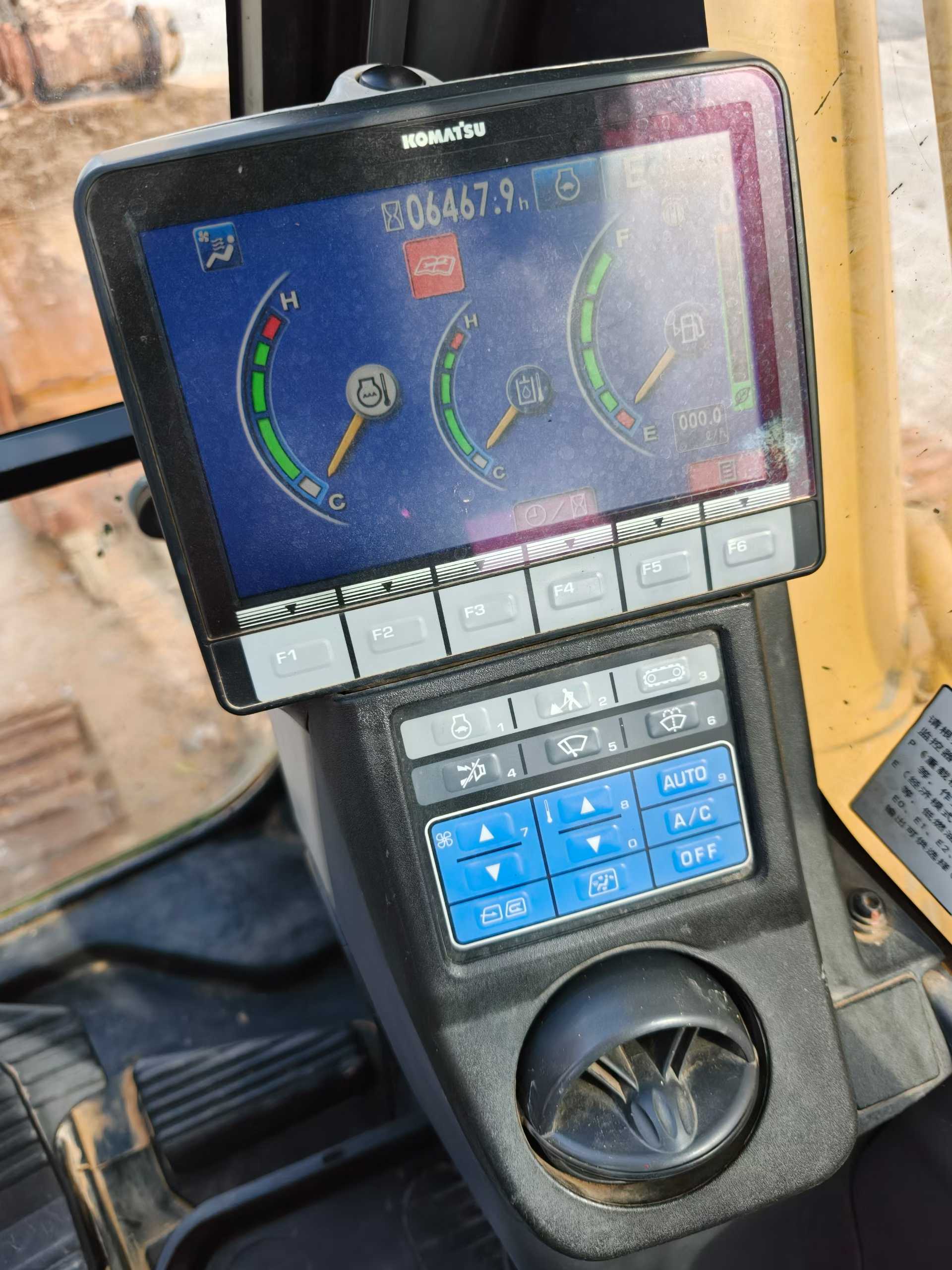 Buy Komatsu PC200-8 Used Excavator / 4