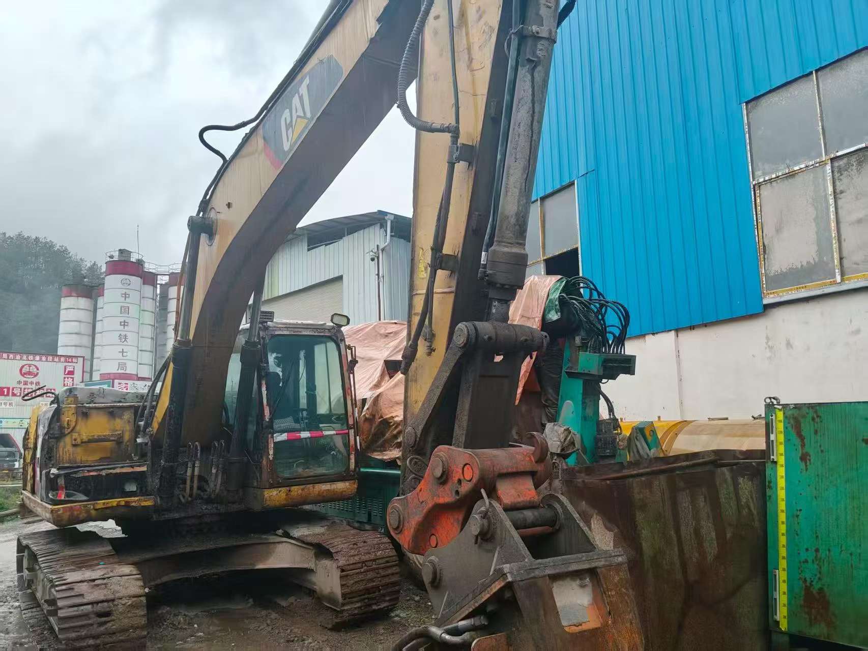 Buy Caterpillar 320D Used Excavator / 2