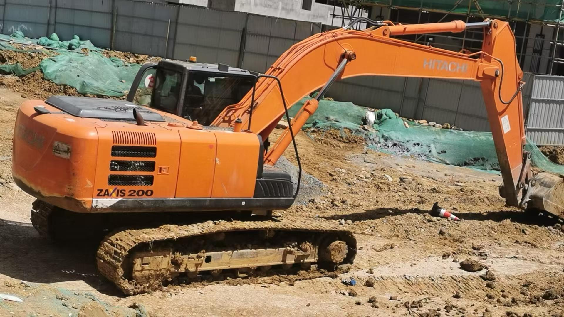 Buy Hitachi ZX200-5G Used Excavator / 6