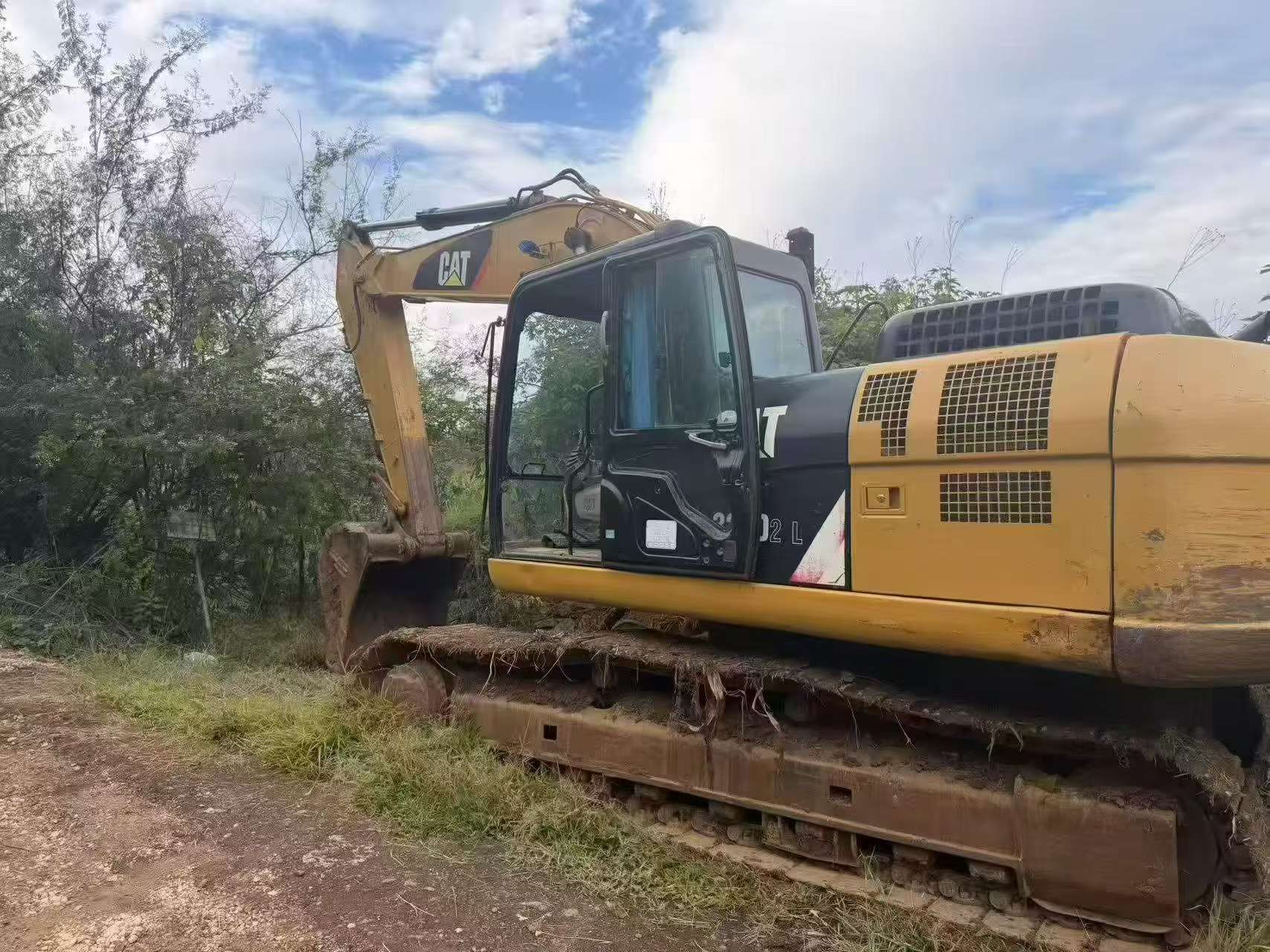 Buy Caterpillar 323 Used Excavator / 2