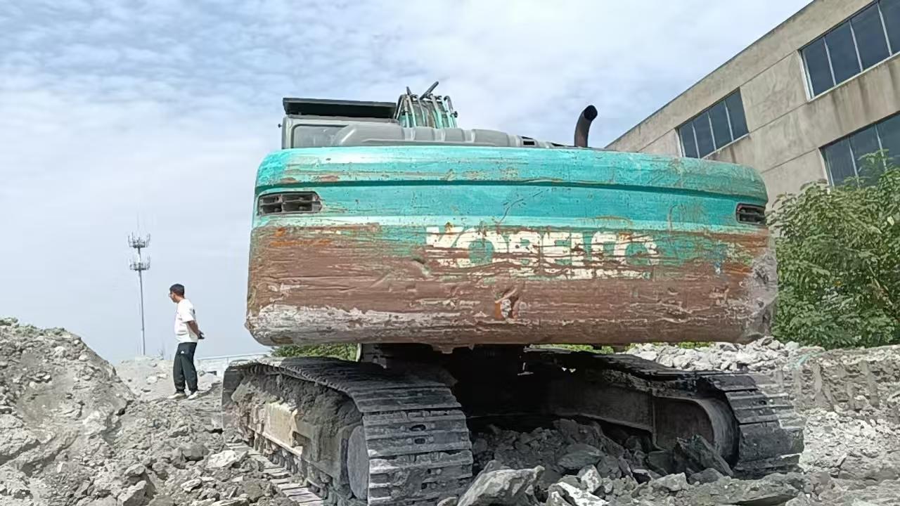 Buy Kobelco SK270D Used Excavator / 2