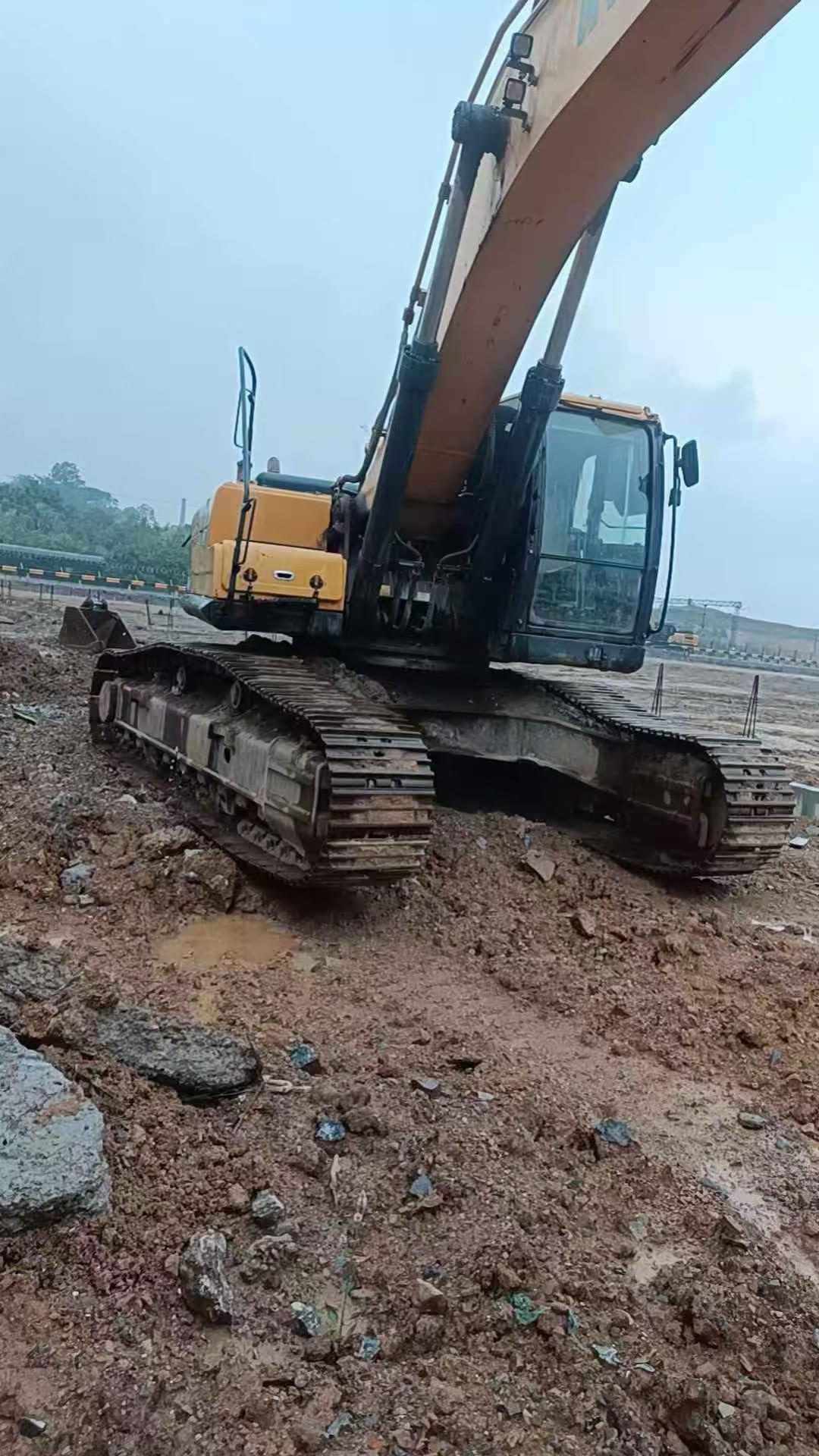 Buy Hyundai R385LVS Used Excavator / 3