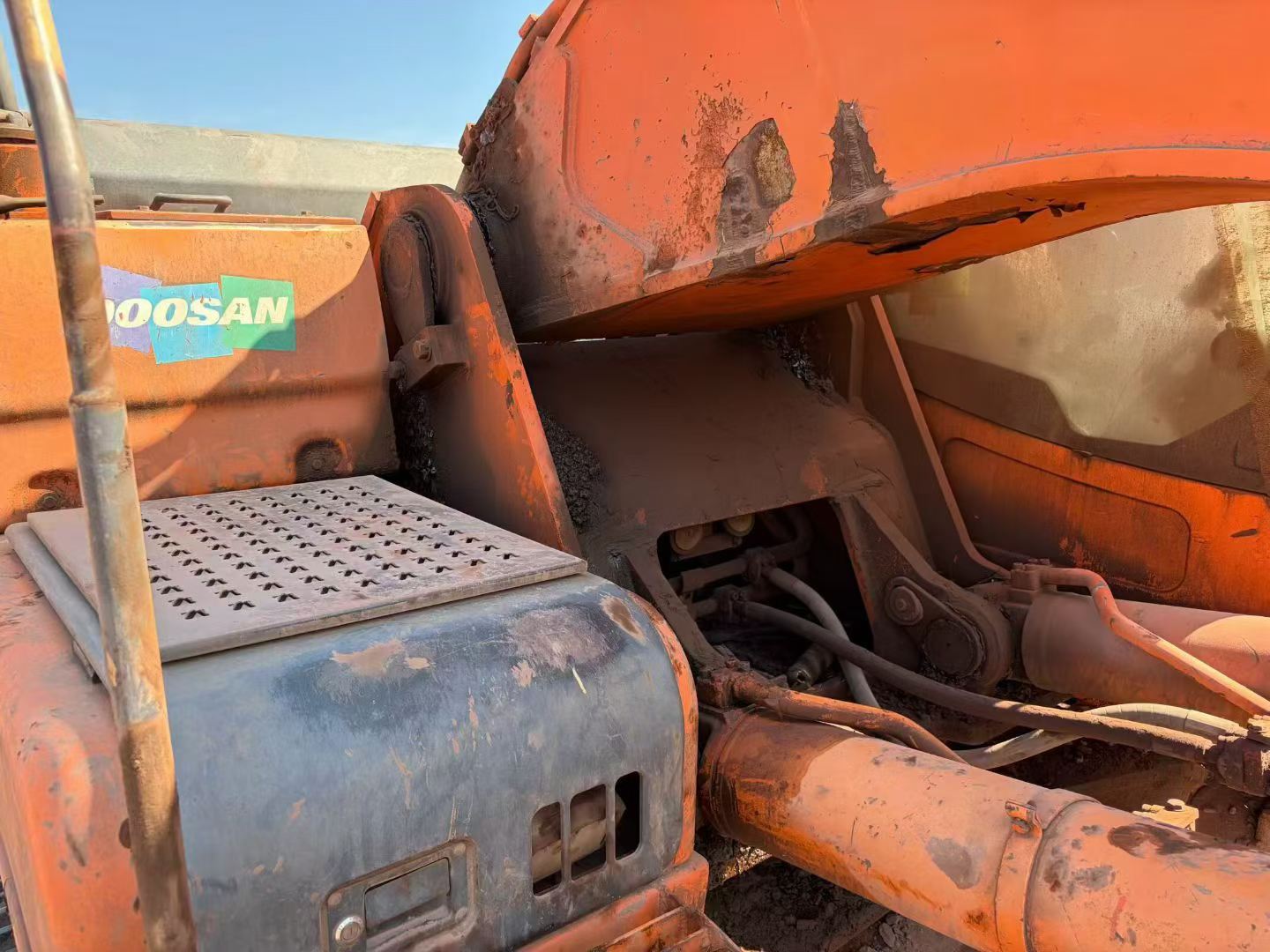 Buy Doosan DX500 Used Excavator / 5