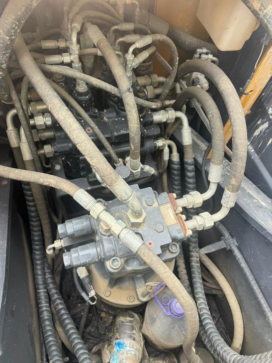 Buy XCMG XE135B Used Excavator / 1
