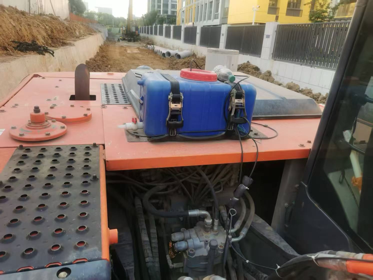 Buy Hitachi ZX200-5G Used Excavator / 2