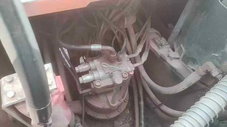 Buy Hitachi ZH200-5A Used Excavator / 1