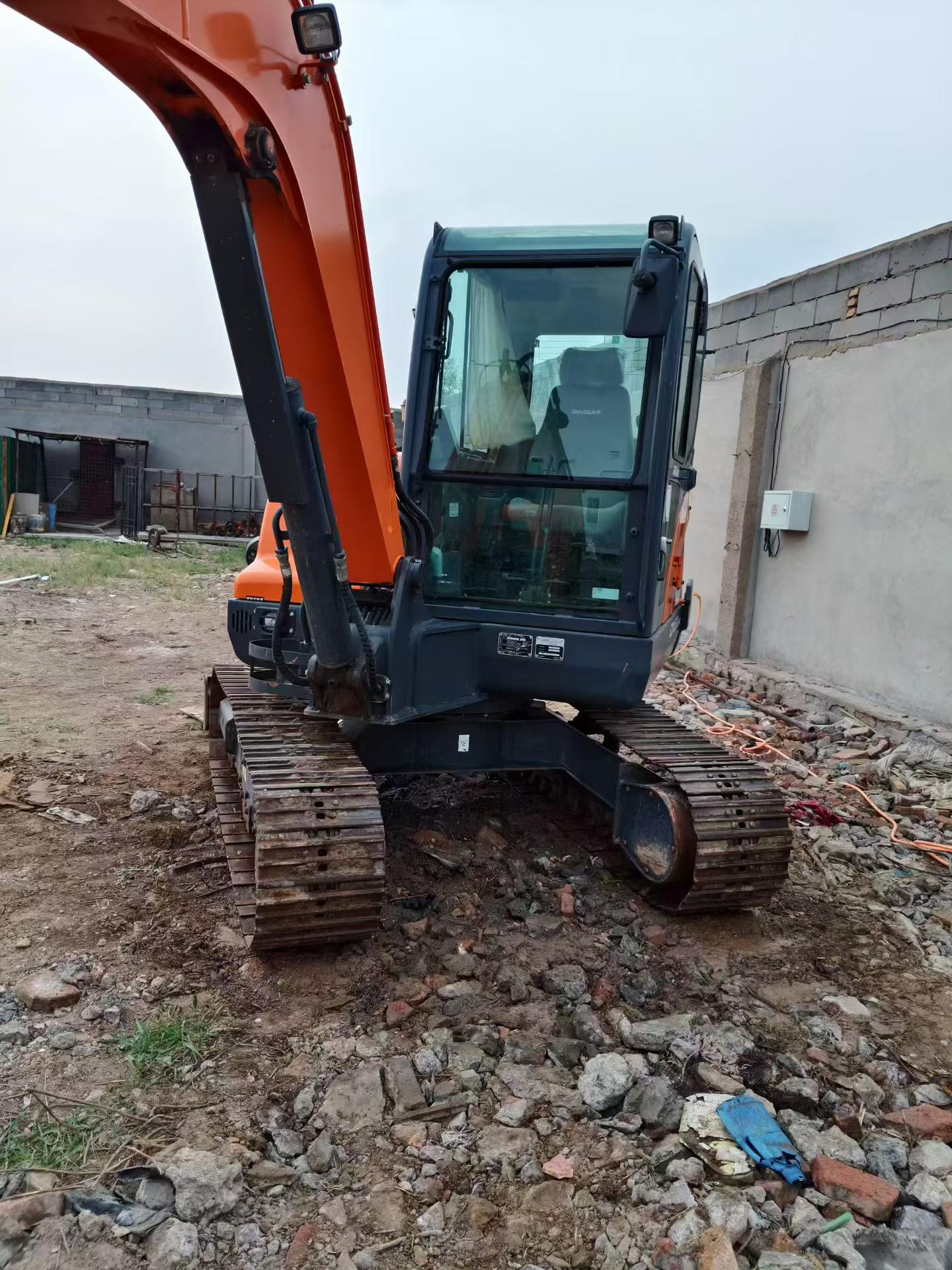 Buy Doosan DH60 Used Excavator / 3