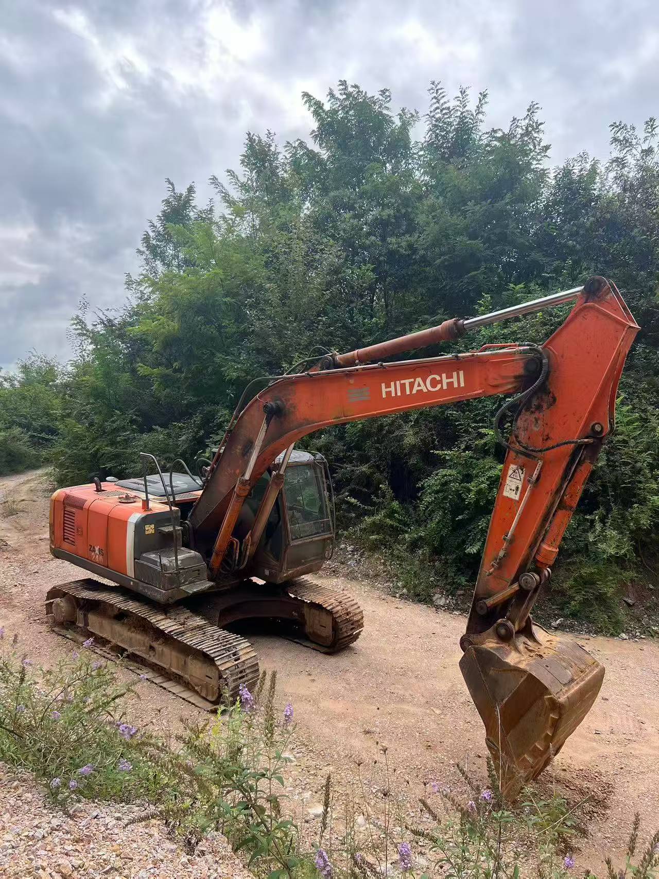 Buy Hitachi EX200-3 Used Excavator / 2