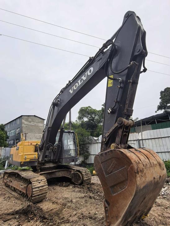 Buy Volvo L350F Used Excavator / 1