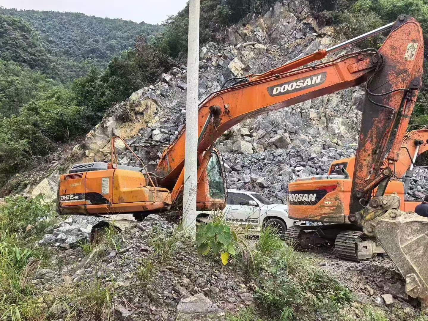 Buy Doosan DH215-9 Used Excavator / 5
