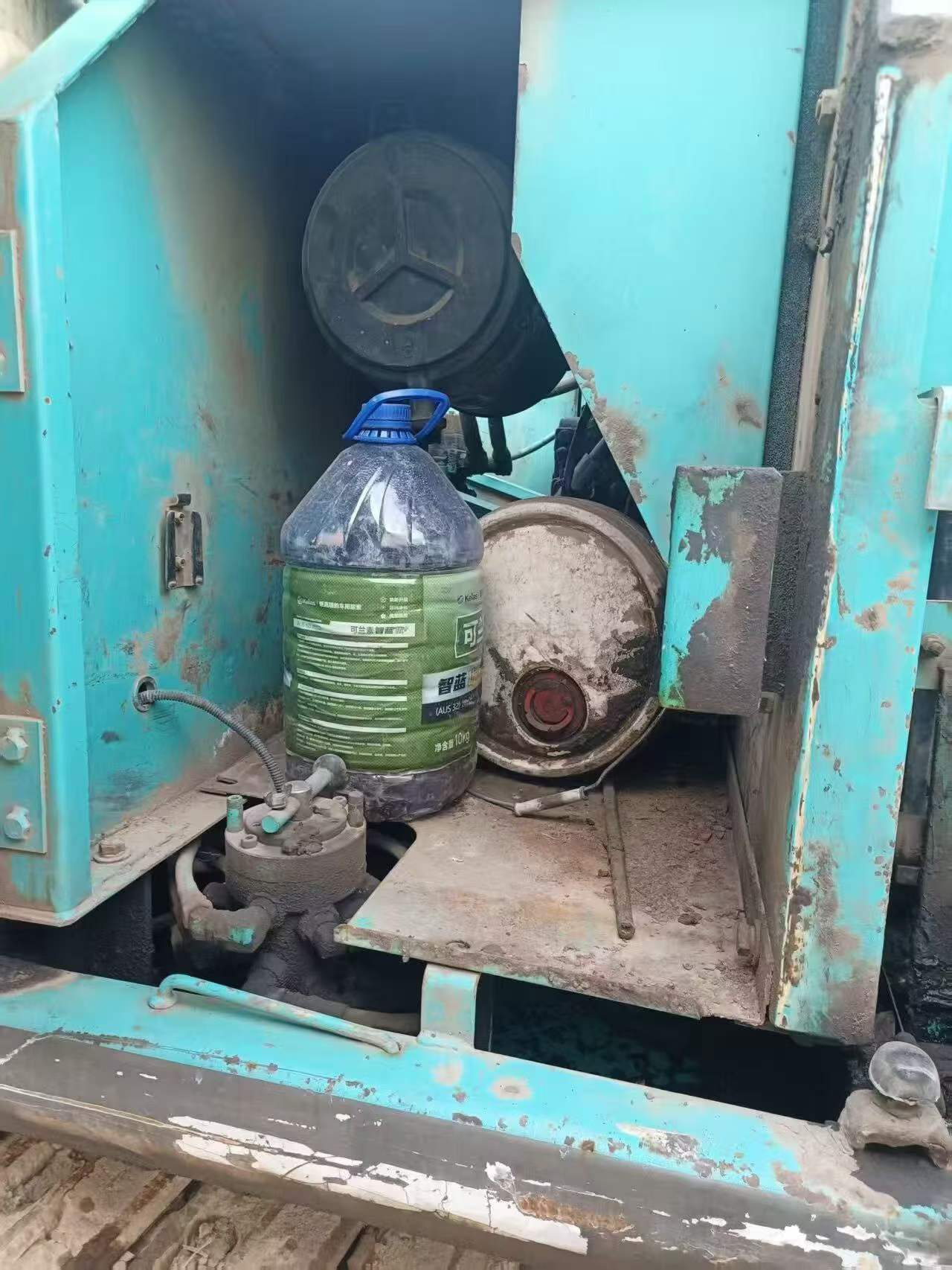 Buy Kobelco SK200-6 Used Excavator / 6