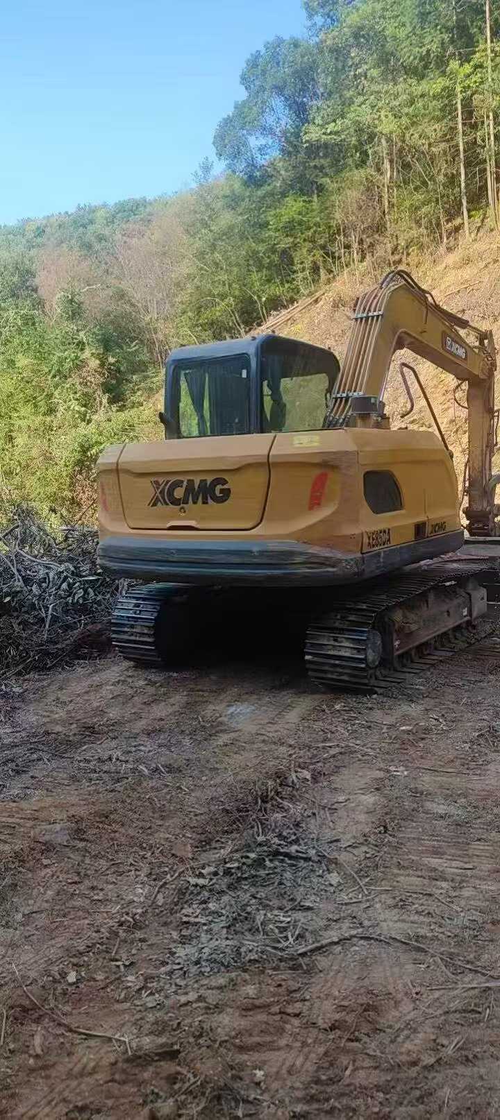 Buy XCMG XE75C Used Excavator / 2