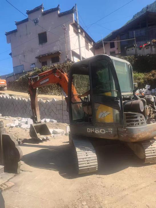 Buy Doosan DH60-7 Used Excavator / 1