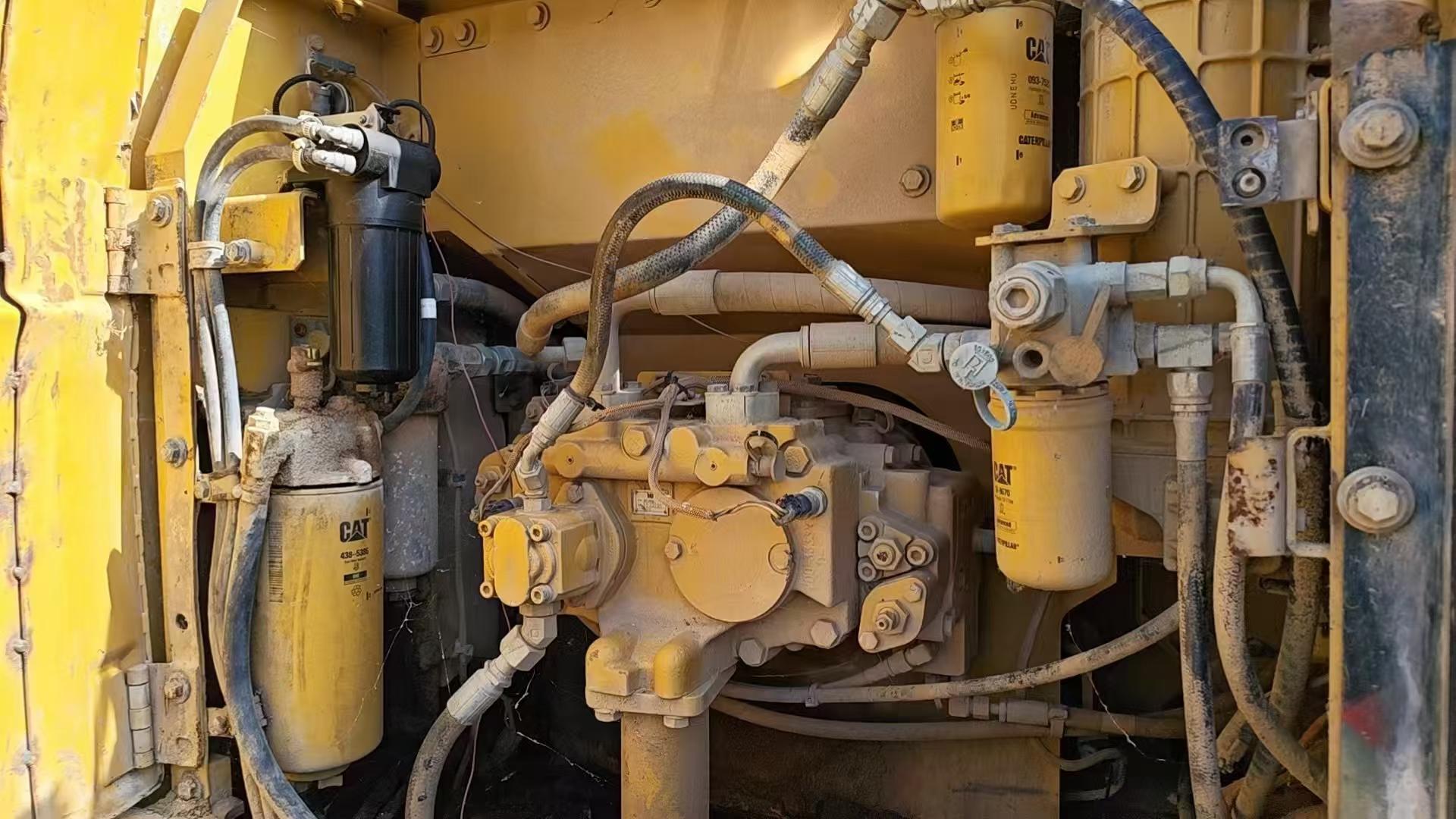 Buy Caterpillar 320D Used Excavator / 4