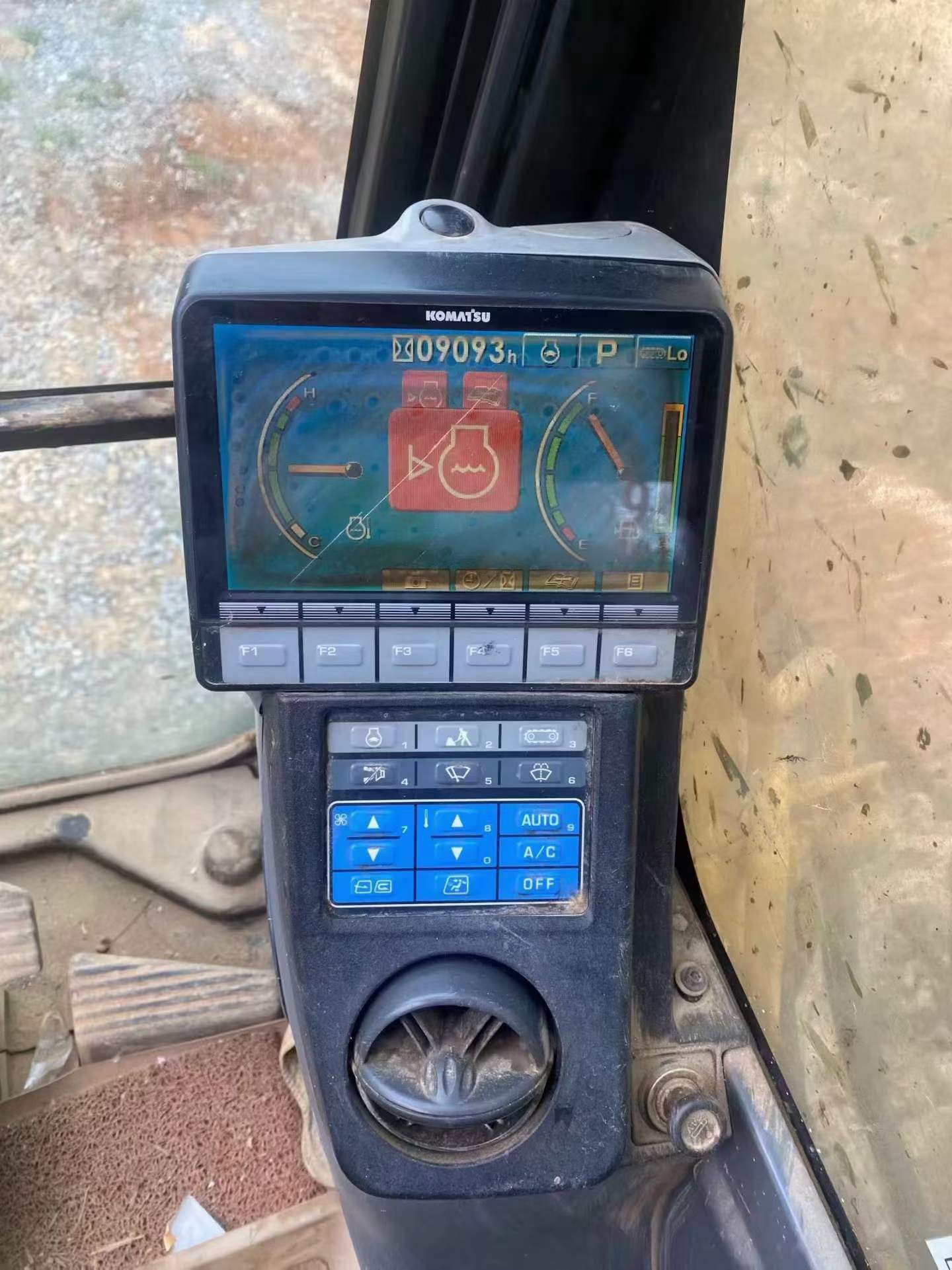 Buy Komatsu PC200 Used Excavator / 4