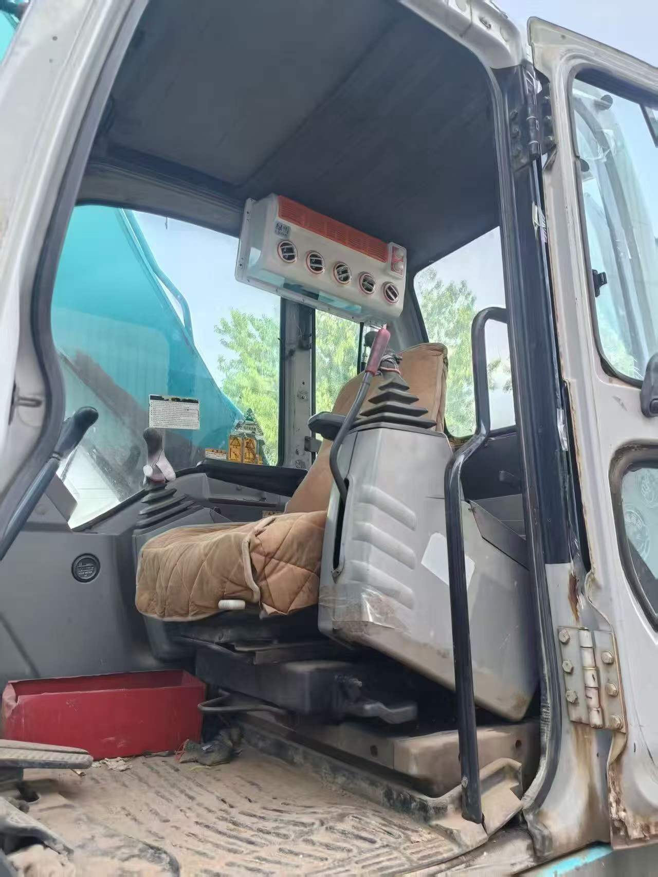 Buy Kobelco SK200-6 Used Excavator / 4