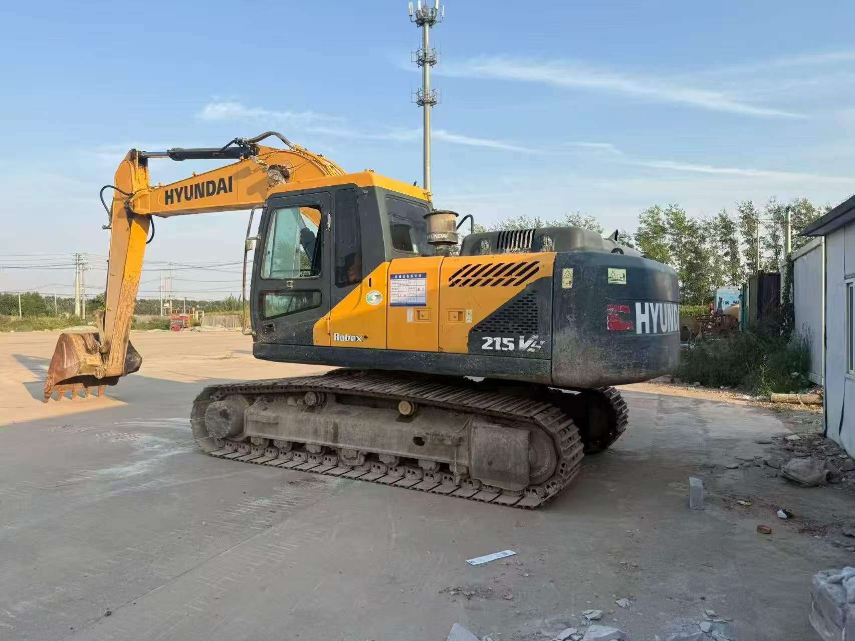 Buy Hyundai R215-7 Used Excavator / 2