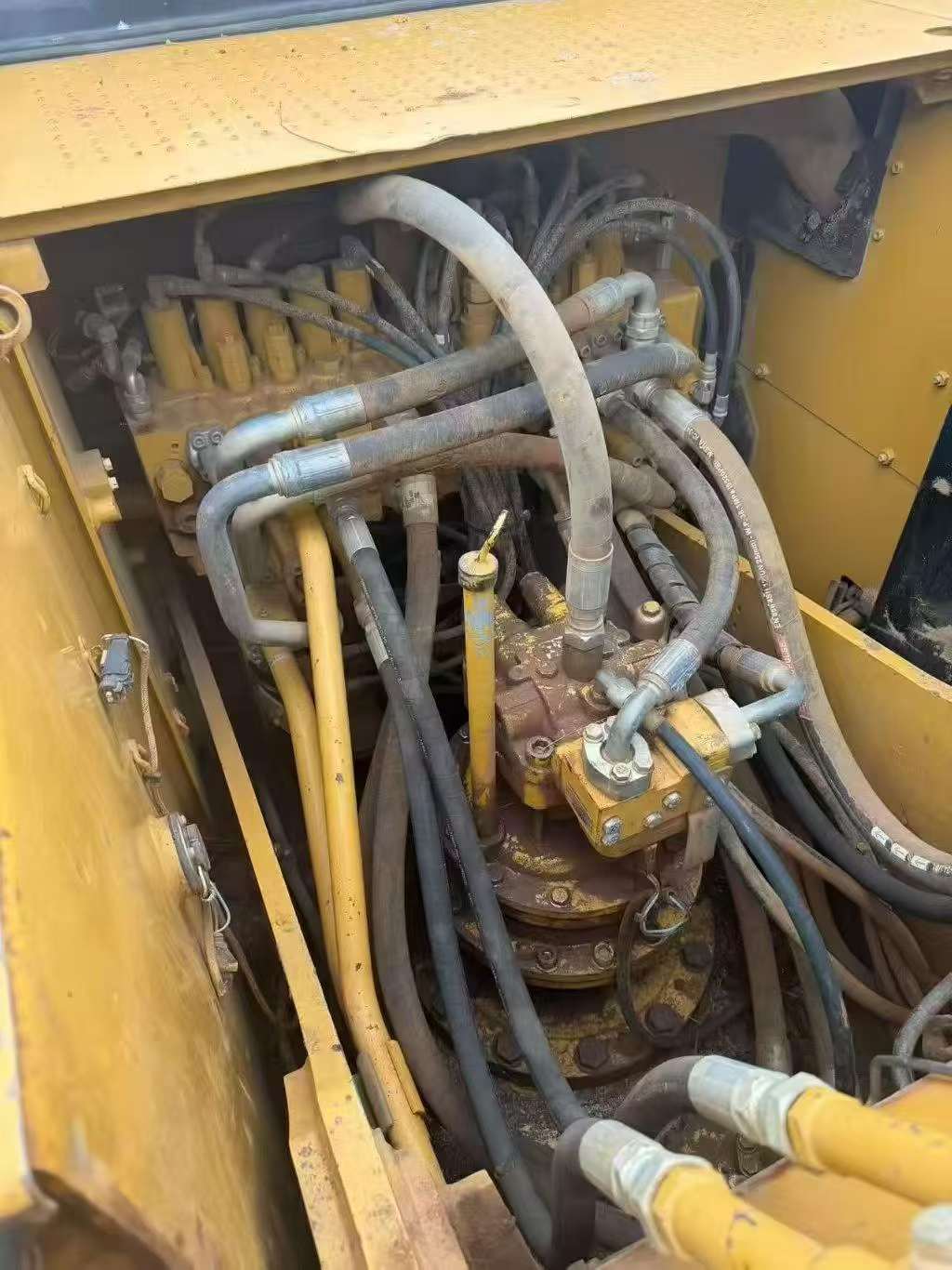 Buy Caterpillar 323 Used Excavator / 4