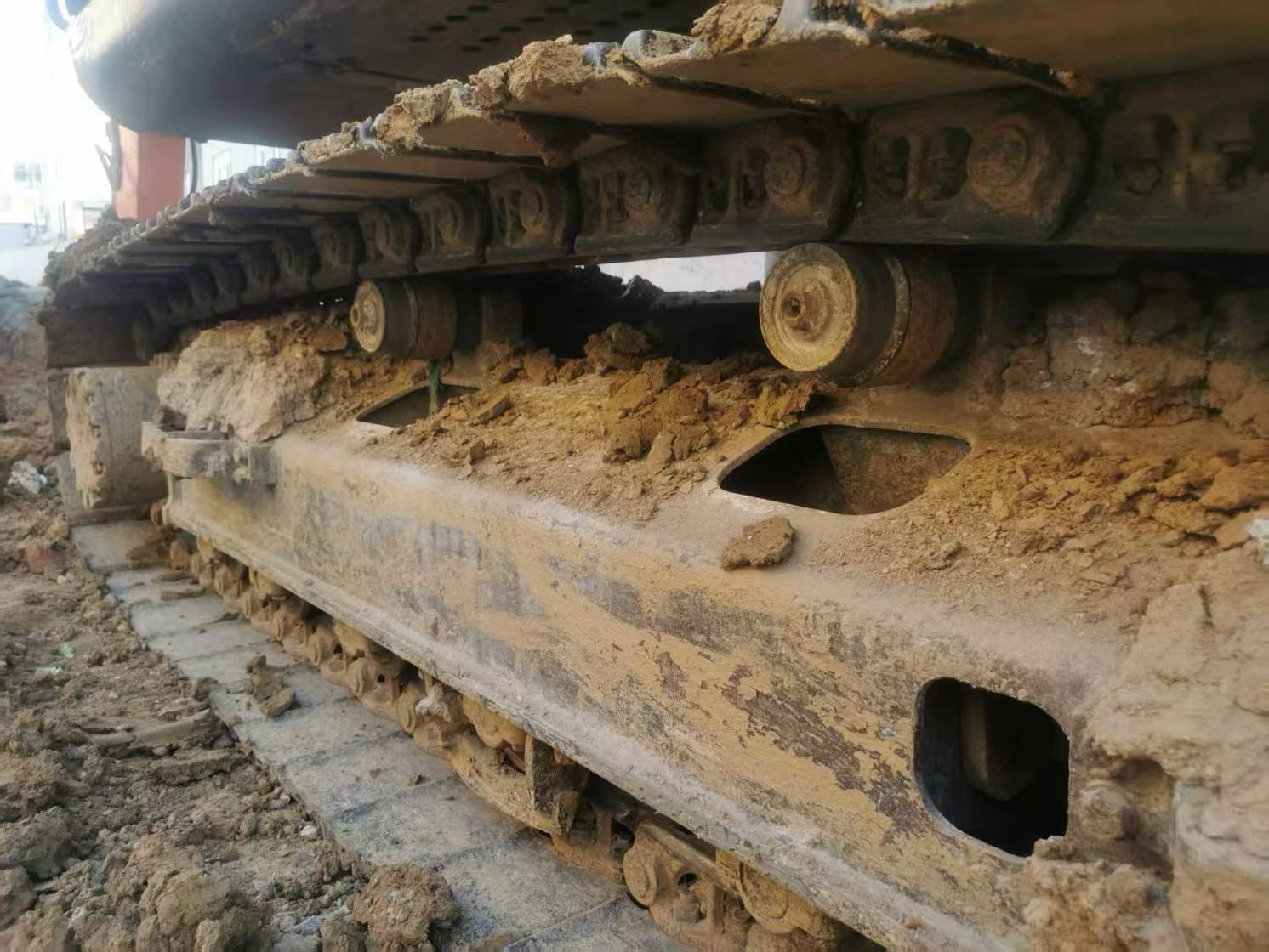 Buy Hitachi ZX200-5G Used Excavator / 4