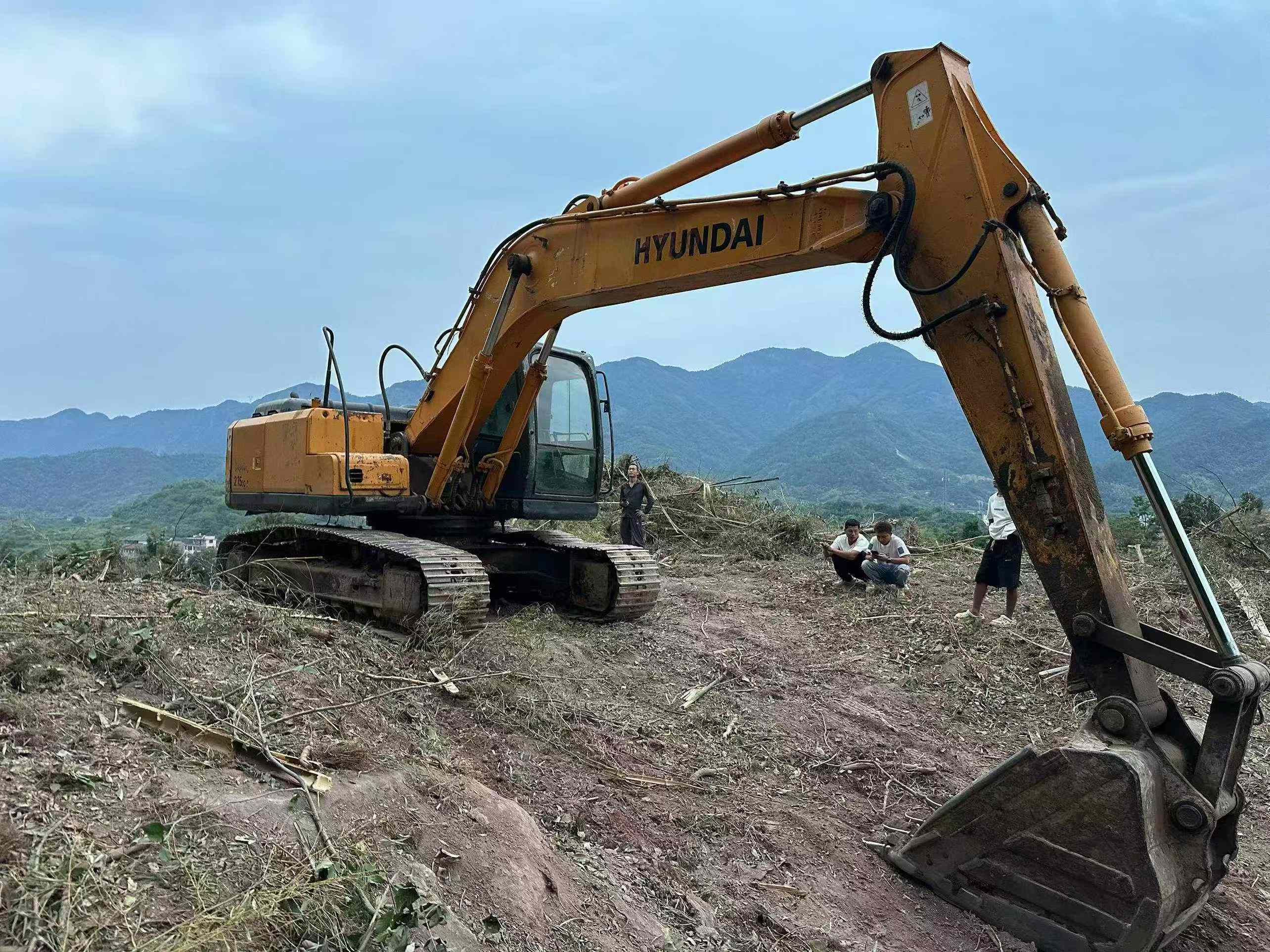 Buy Hyundai R215-7 Used Excavator / 3