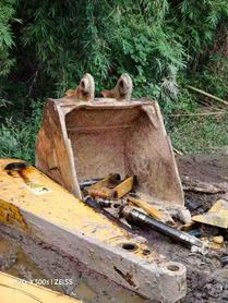 Buy Komatsu PC220-8 Used Excavator / 2 Buy Komatsu PC220-8 Used Excavator / 2