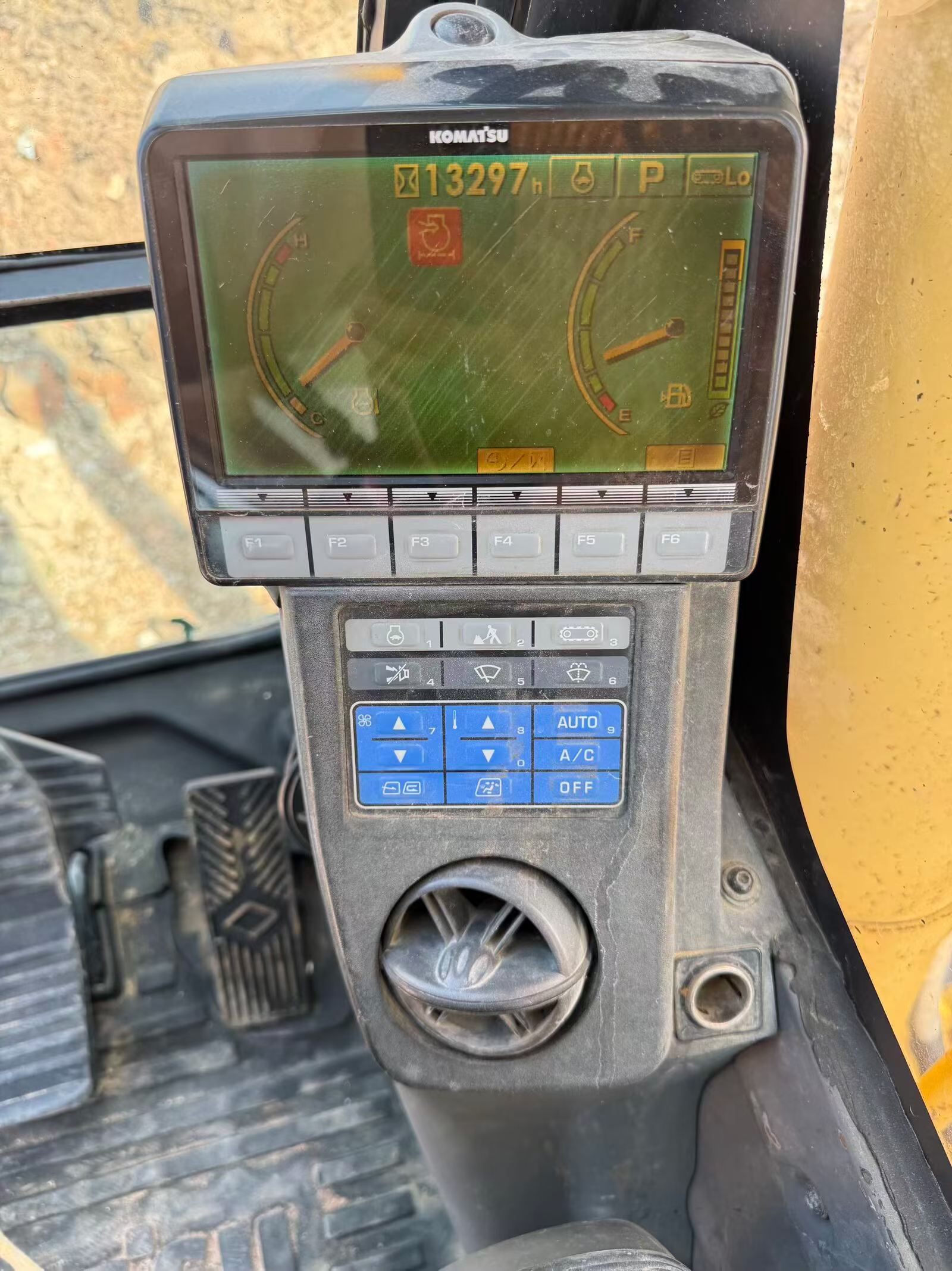 Compre Excavadora Komatsu PC240-6 Usada / 9