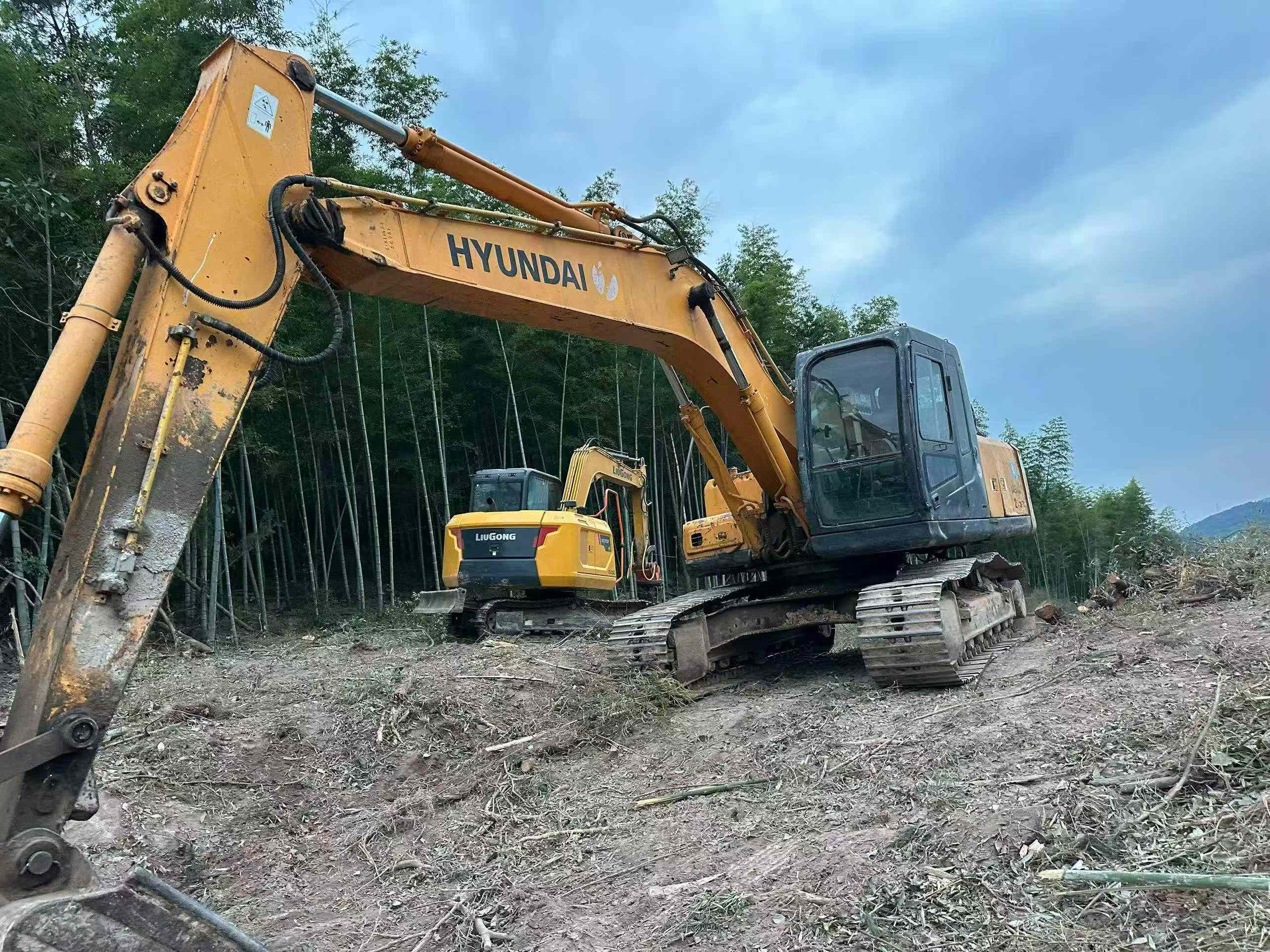 Buy Hyundai R215-7 Used Excavator / 4