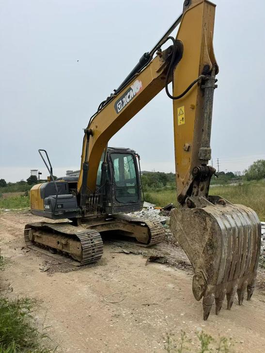 Buy XCMG XE135B Used Excavator / 1