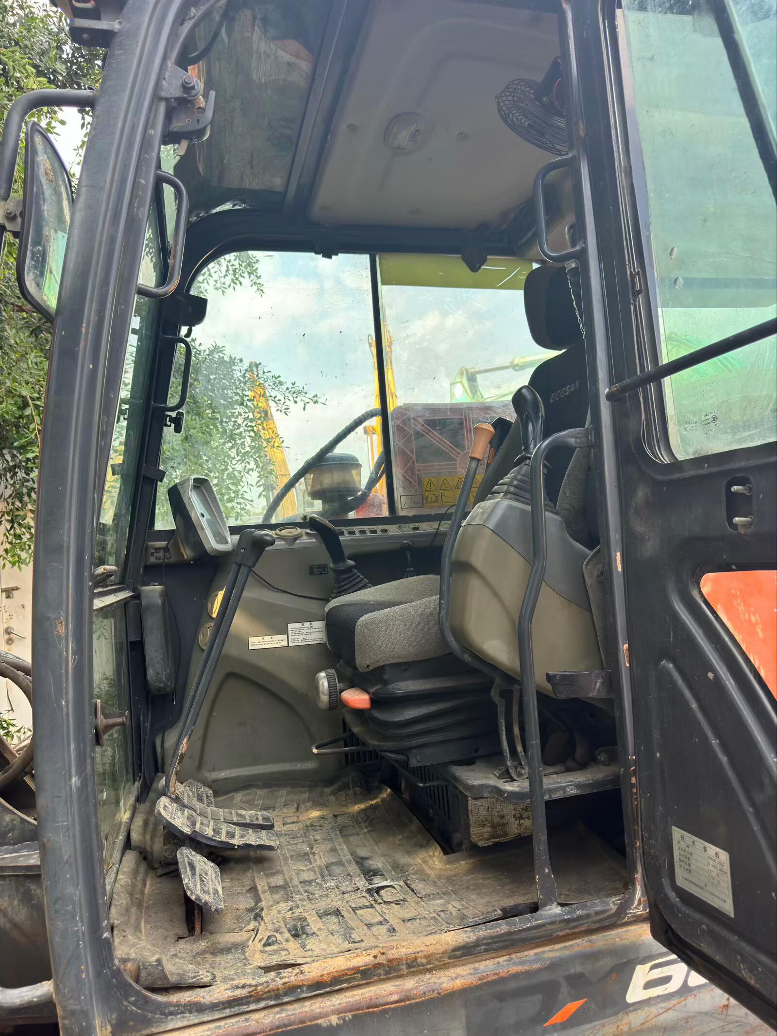 Buy Doosan DH60 Used Excavator / 4