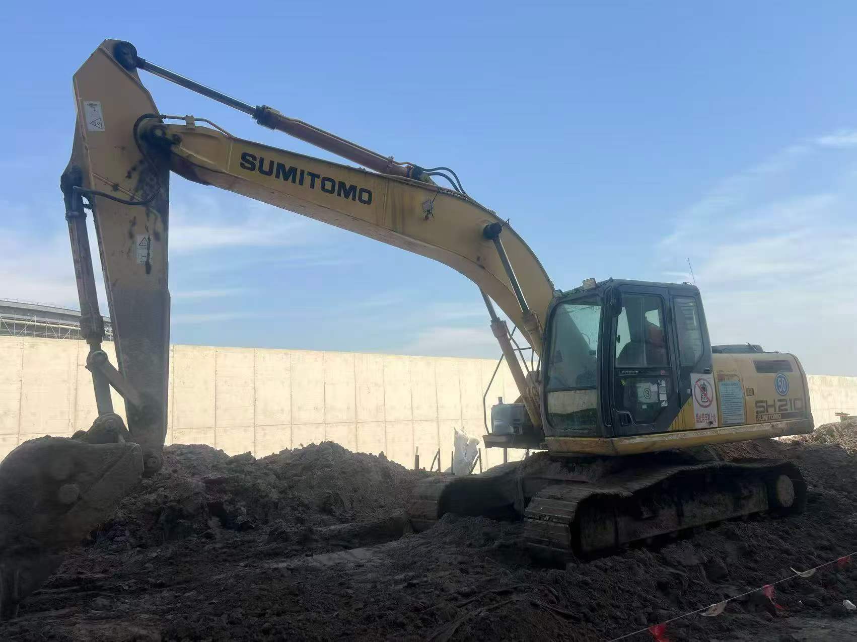 Buy Sumitomo SH210-5 Used Excavator / 6