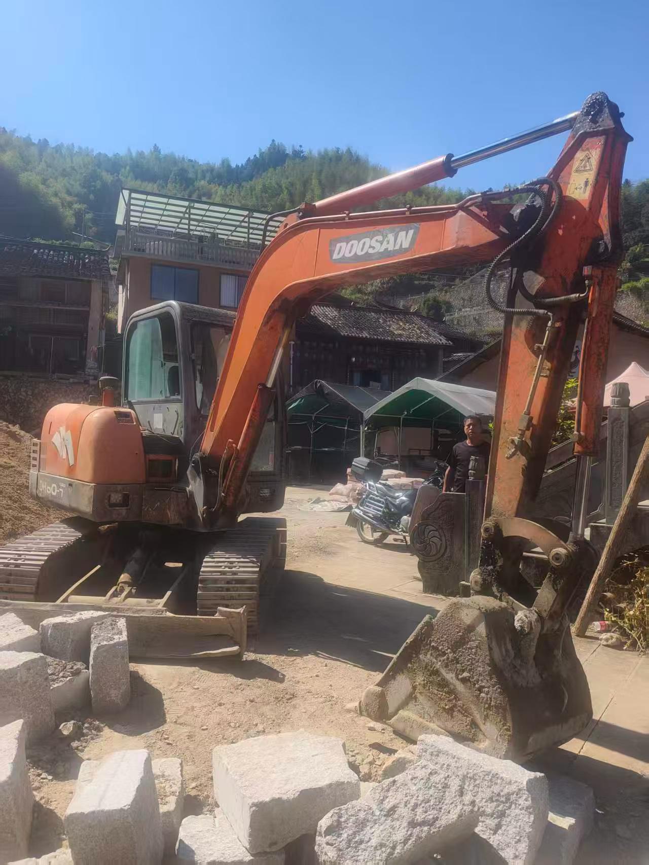Buy Doosan DH60-7 Used Excavator / 2
