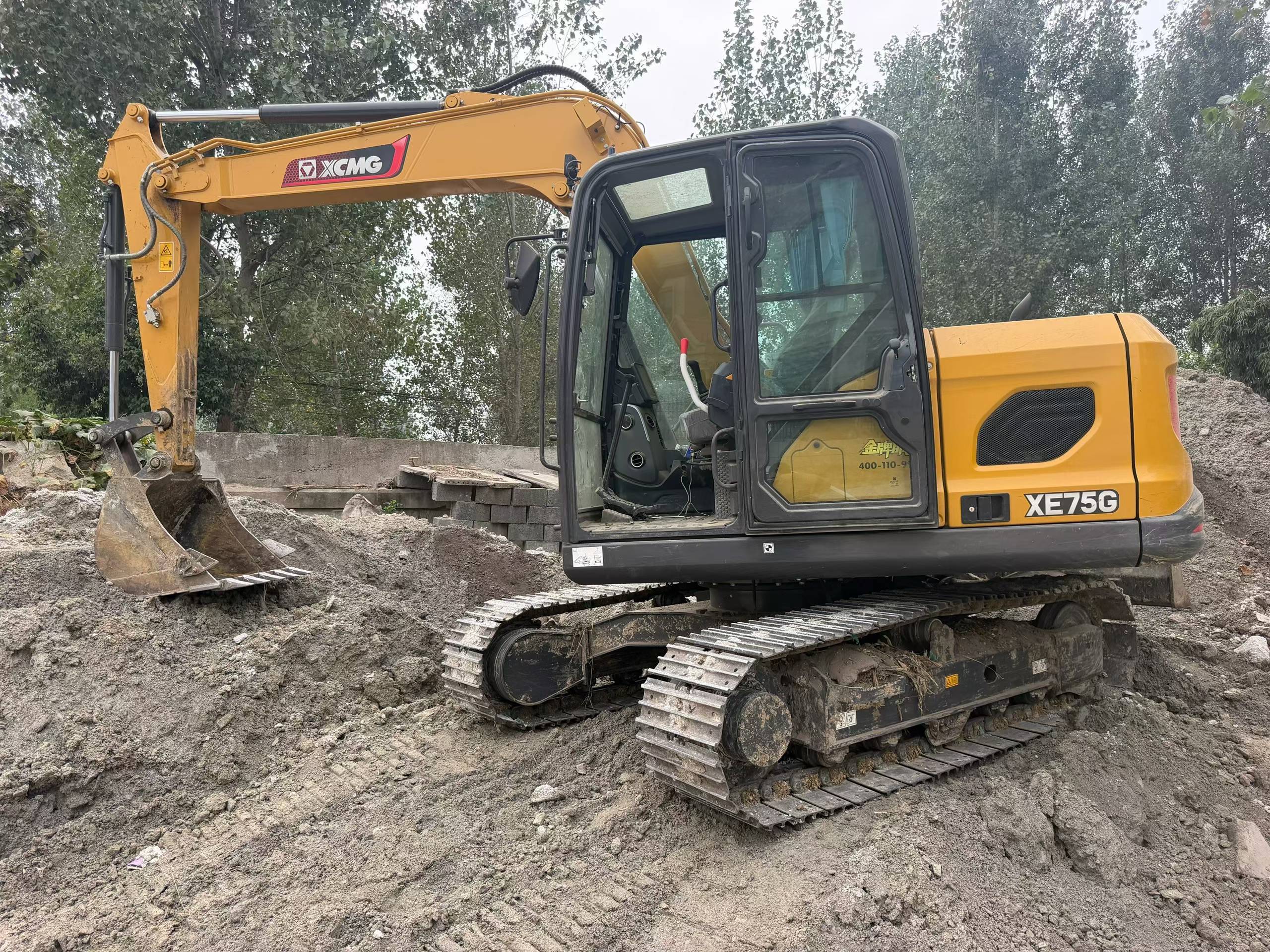 Buy XCMG XE75C Used Excavator / 2