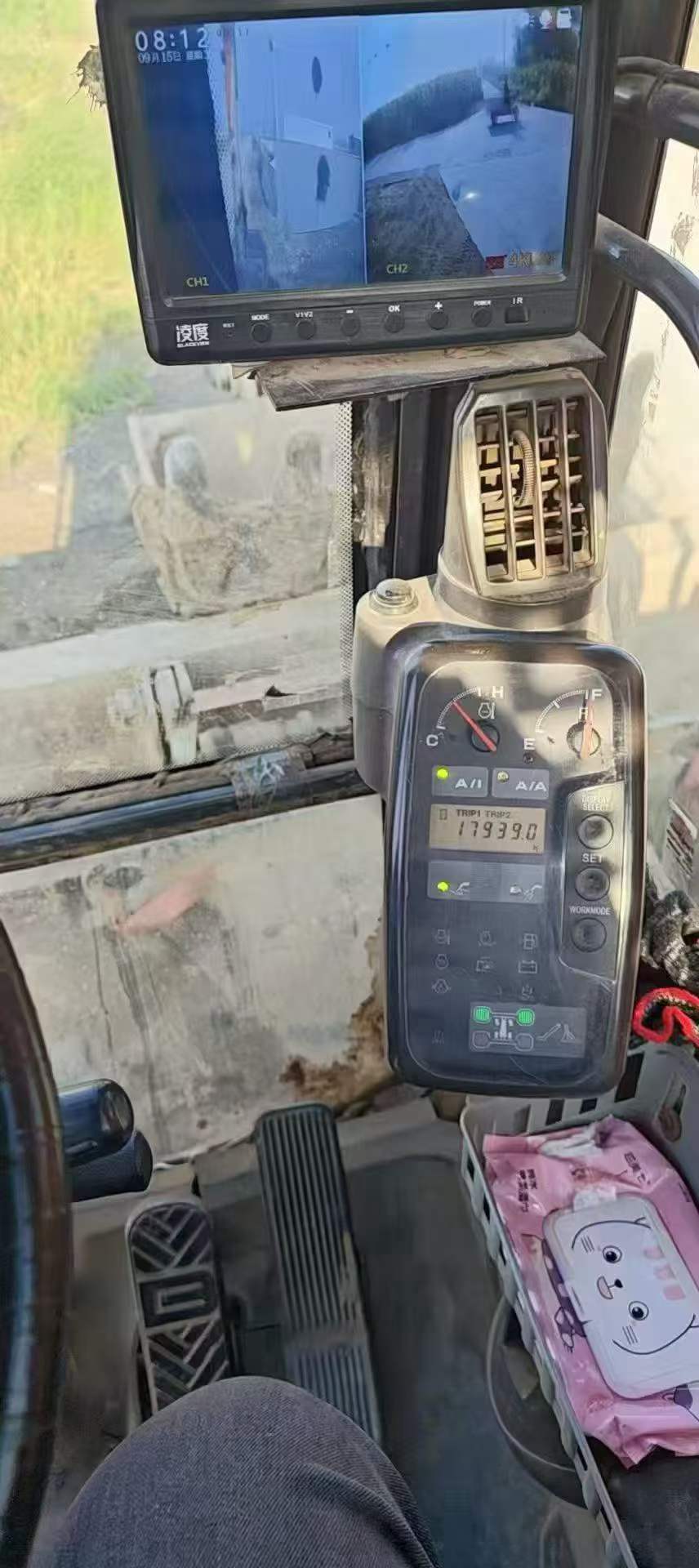 Buy Hitachi EX130H-5 Used Excavator / 6