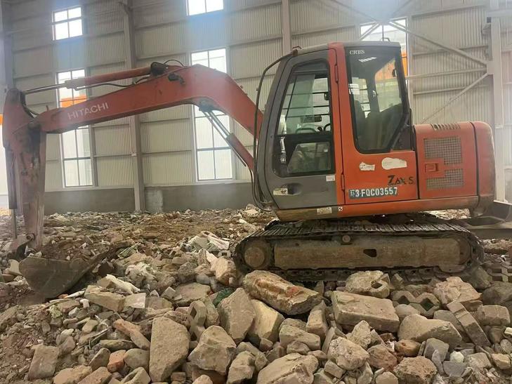 Buy Hitachi EX60-6 Used Excavator / 1