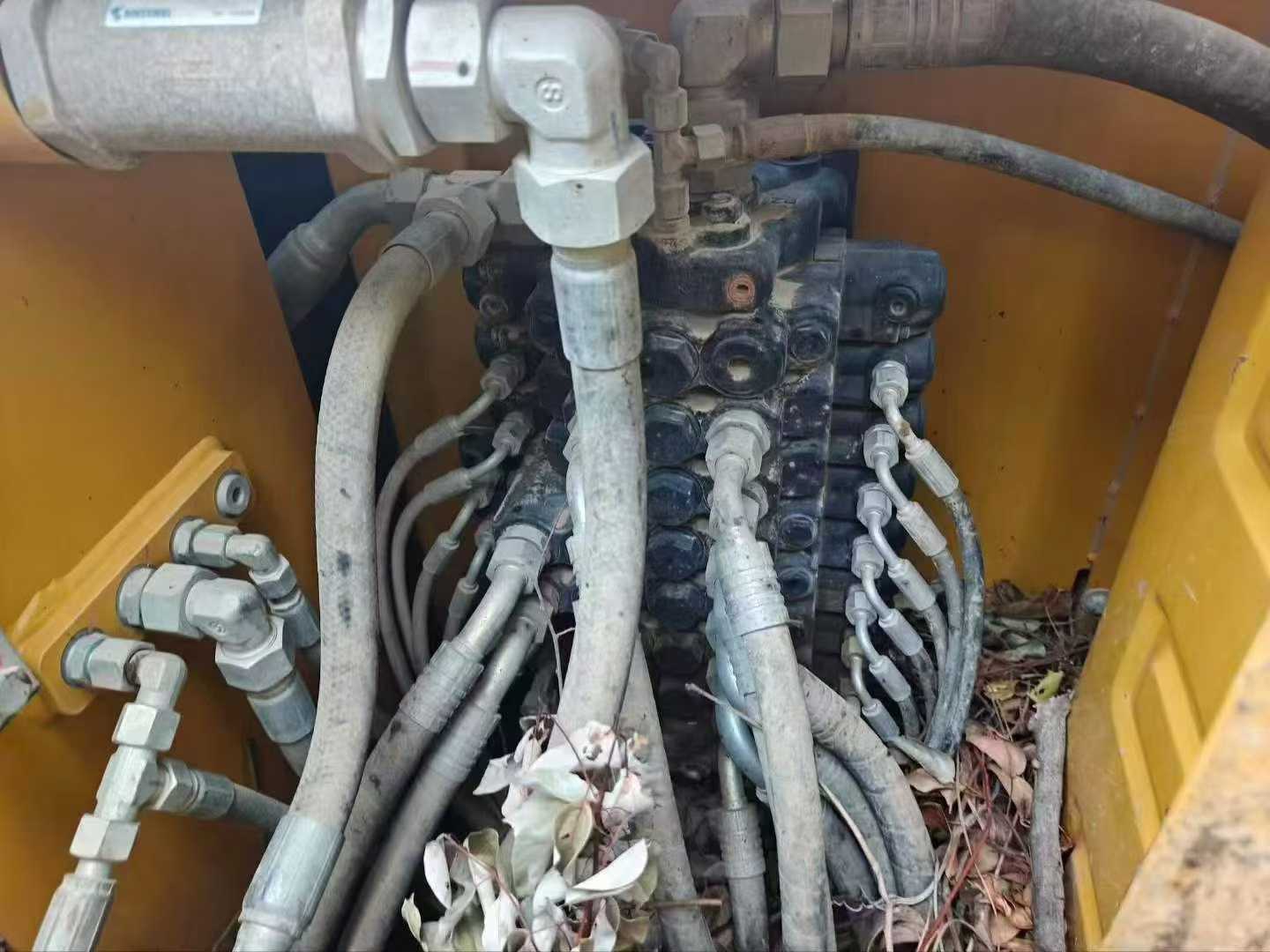 شراء حفارة XCMG XE75C مستعملة / 3